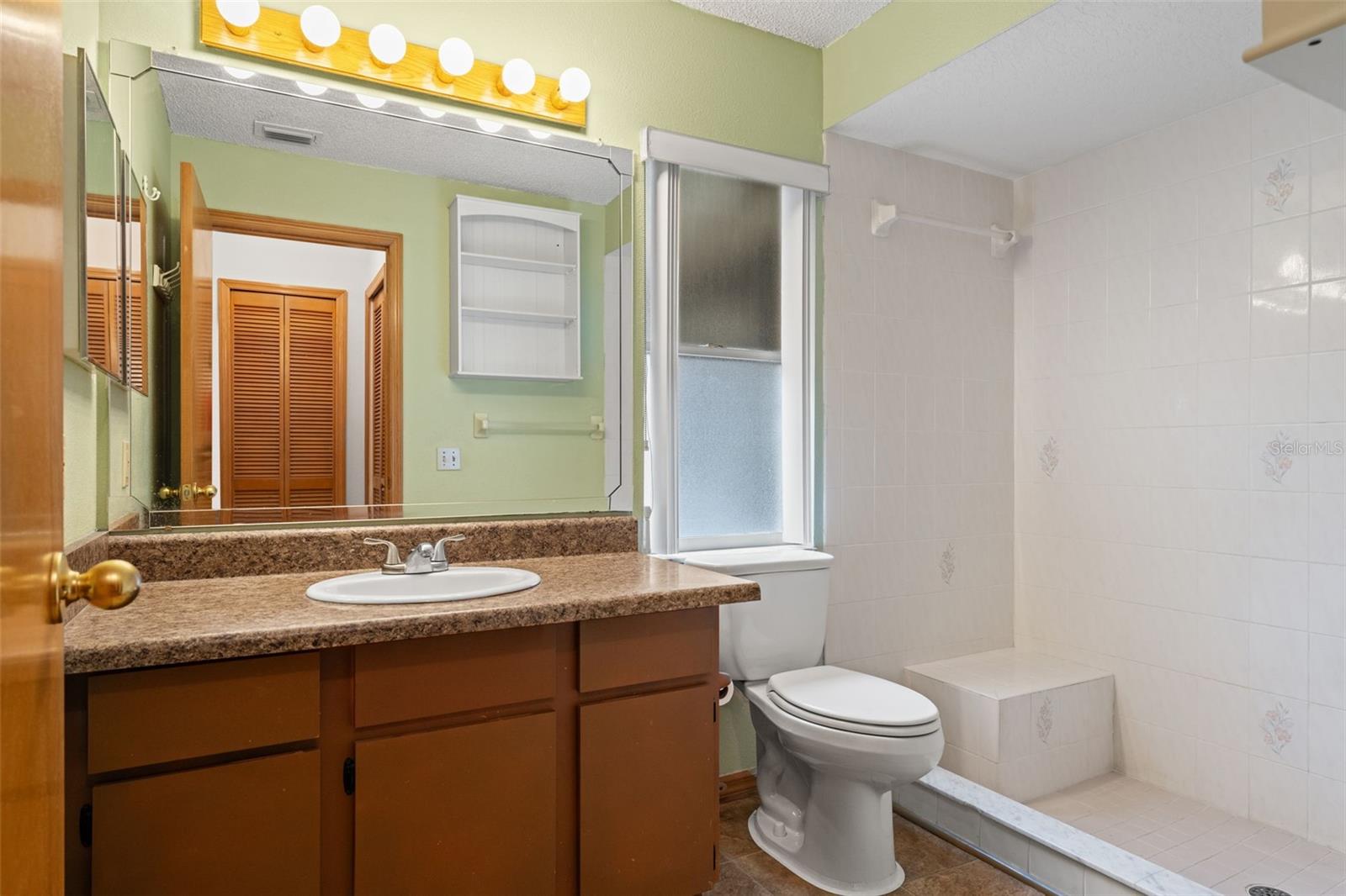 Listing photo id 12 for 5085 Bone Lane