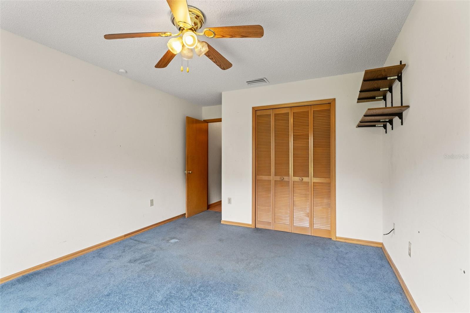 Listing photo id 14 for 5085 Bone Lane