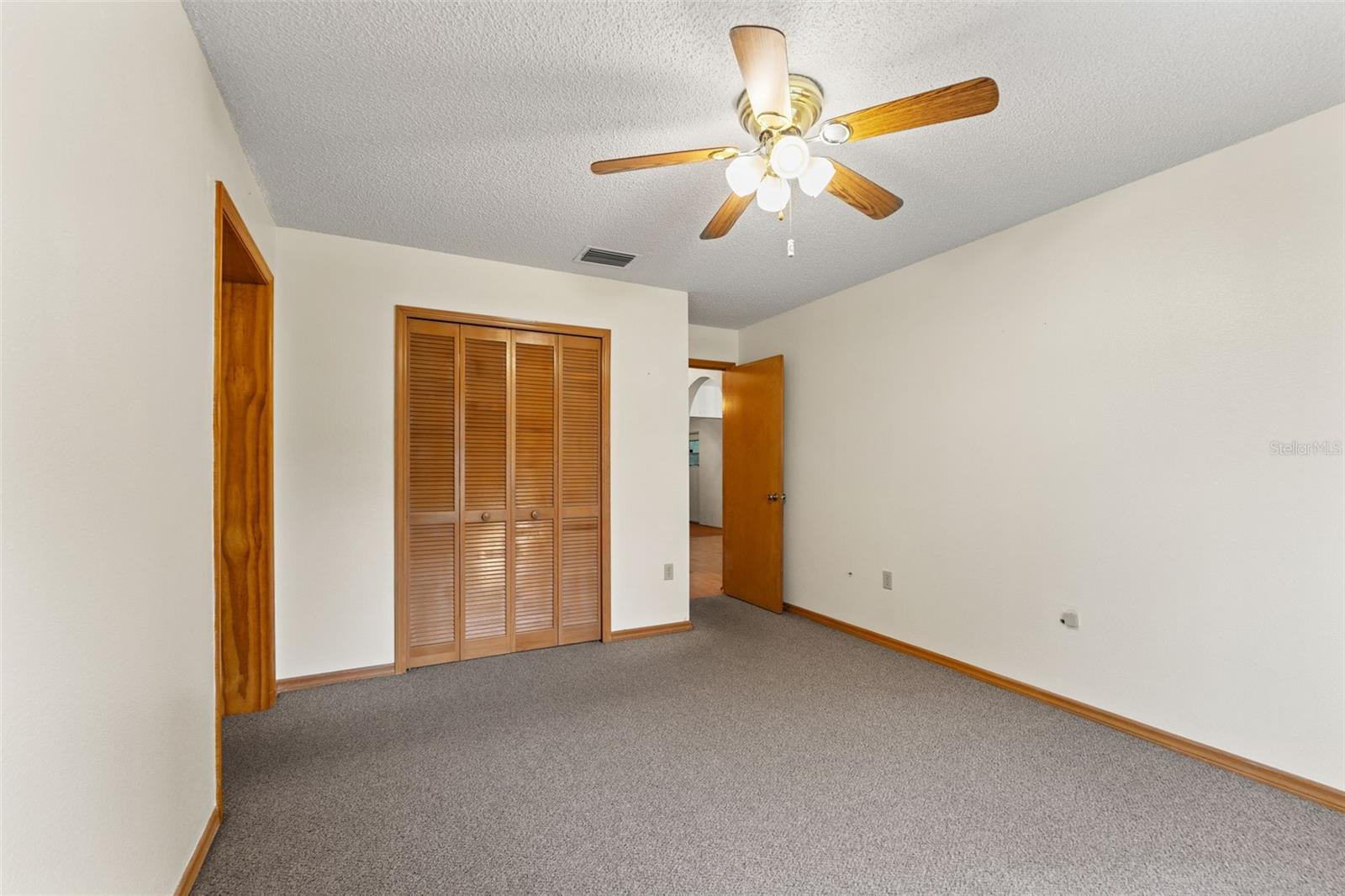 Listing photo id 16 for 5085 Bone Lane