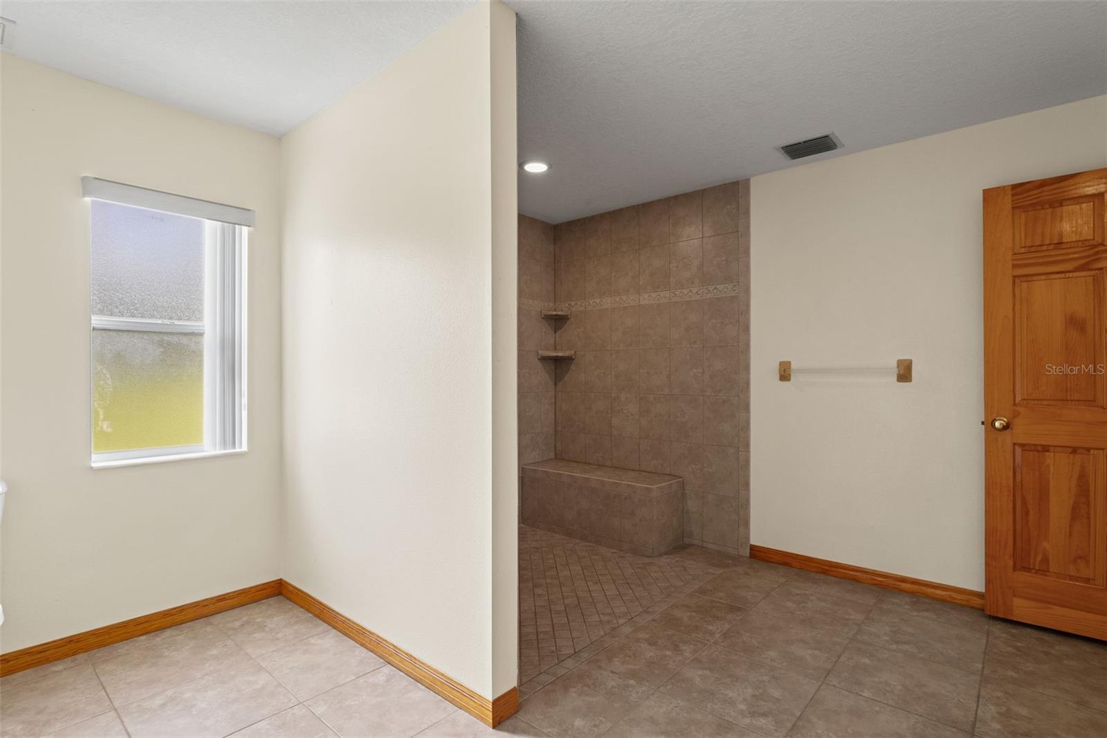 Listing photo id 22 for 5085 Bone Lane