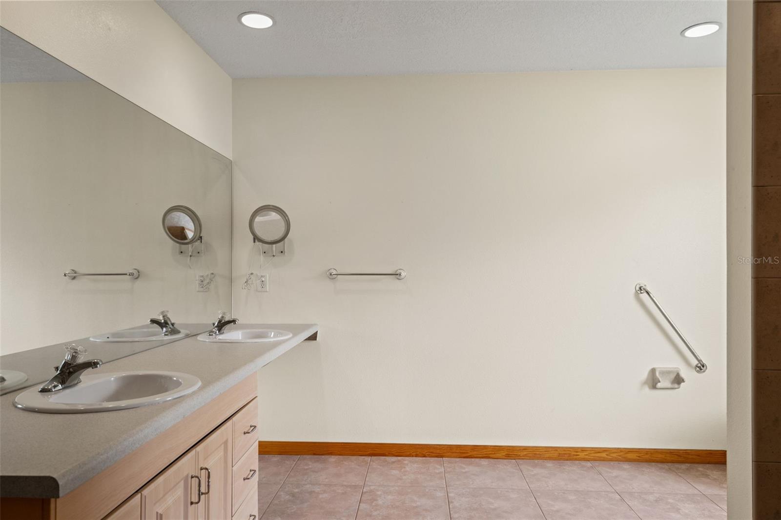Listing photo id 23 for 5085 Bone Lane
