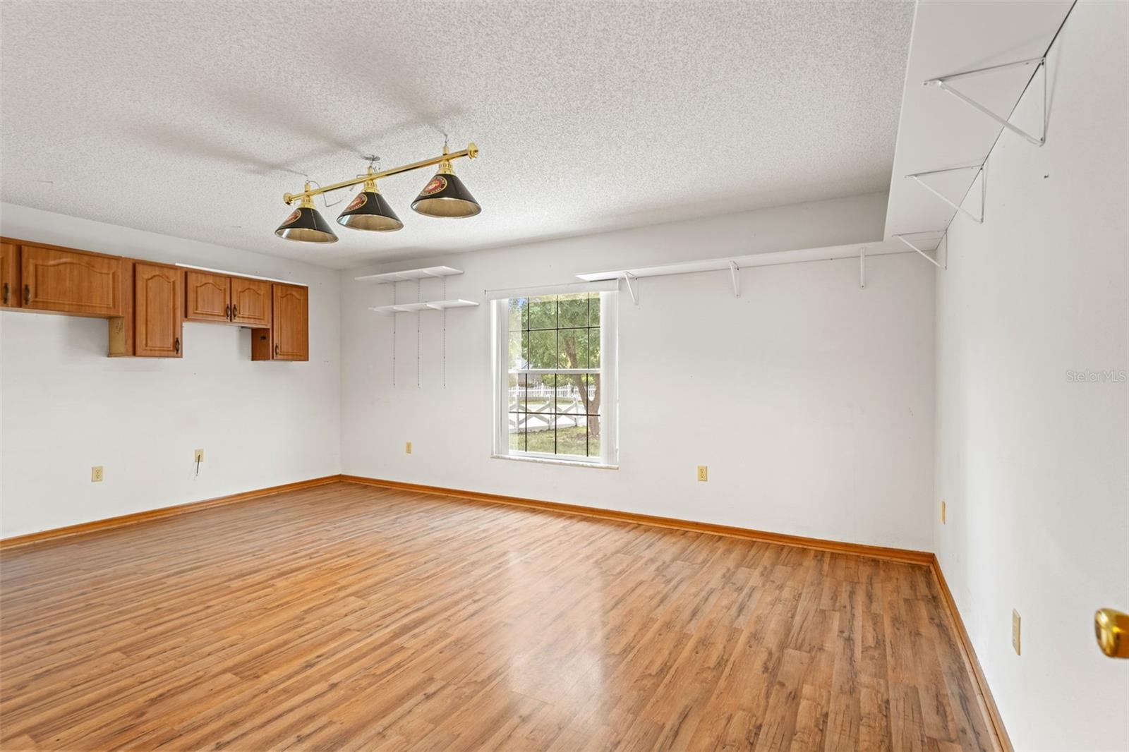 Listing photo id 25 for 5085 Bone Lane