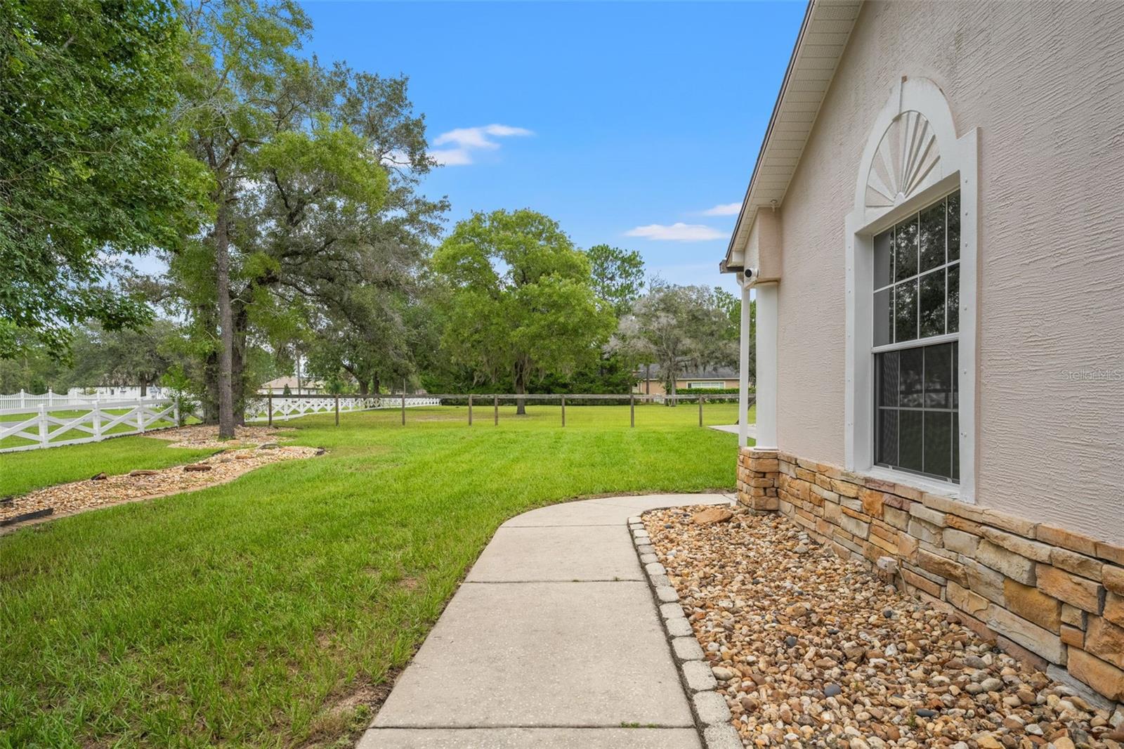 Listing photo id 40 for 5085 Bone Lane