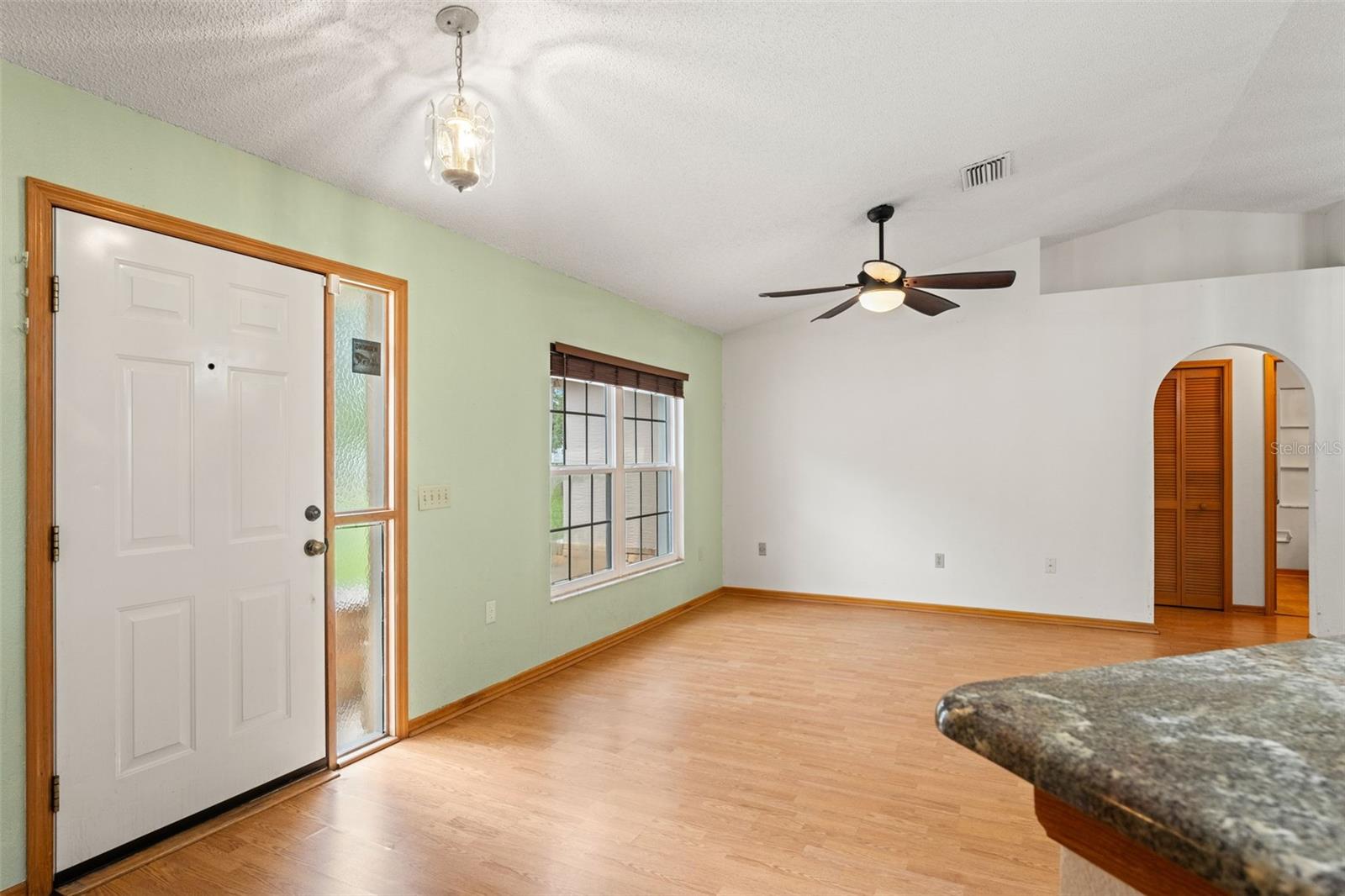 Listing photo id 4 for 5085 Bone Lane