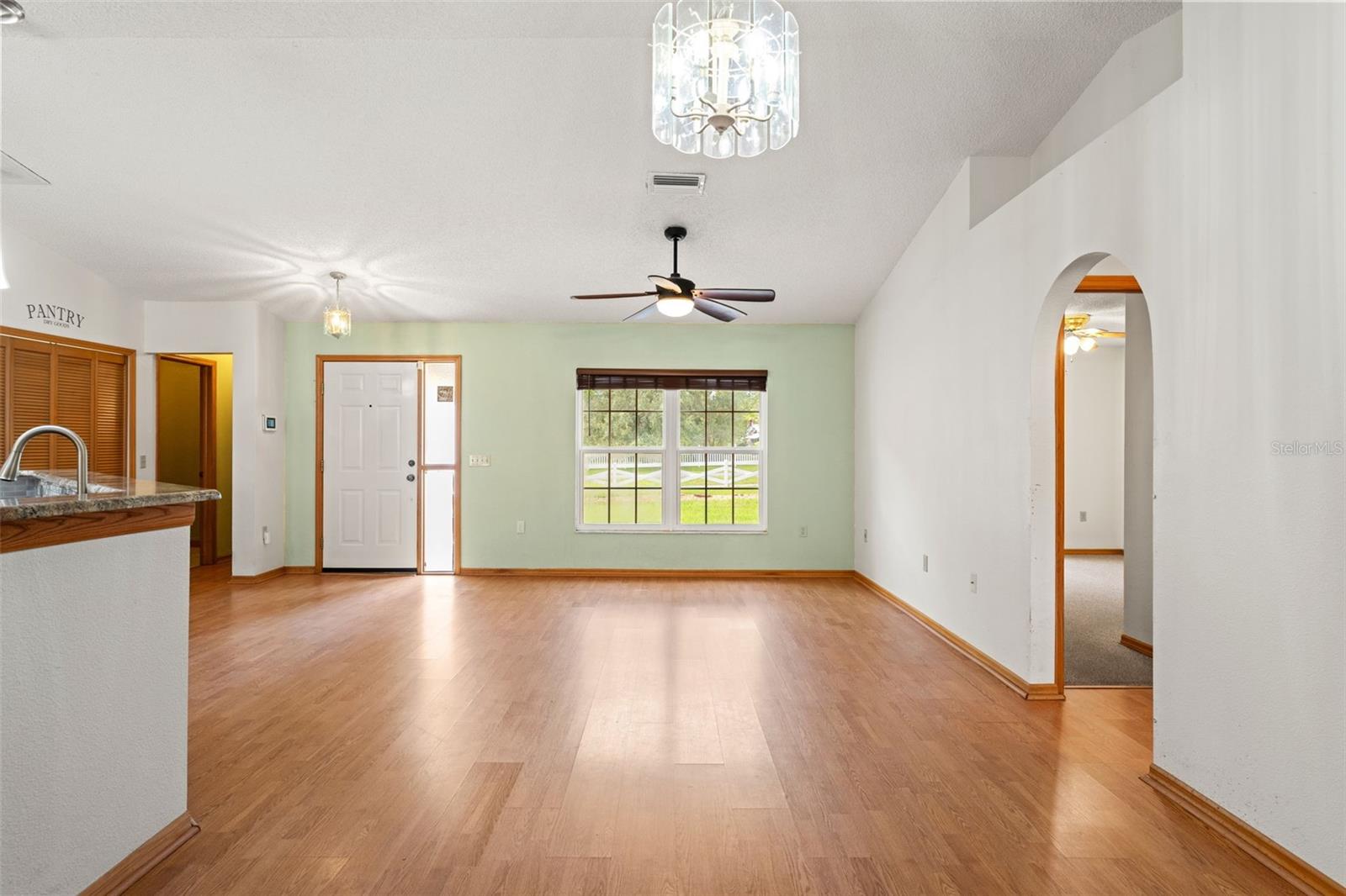Listing photo id 5 for 5085 Bone Lane