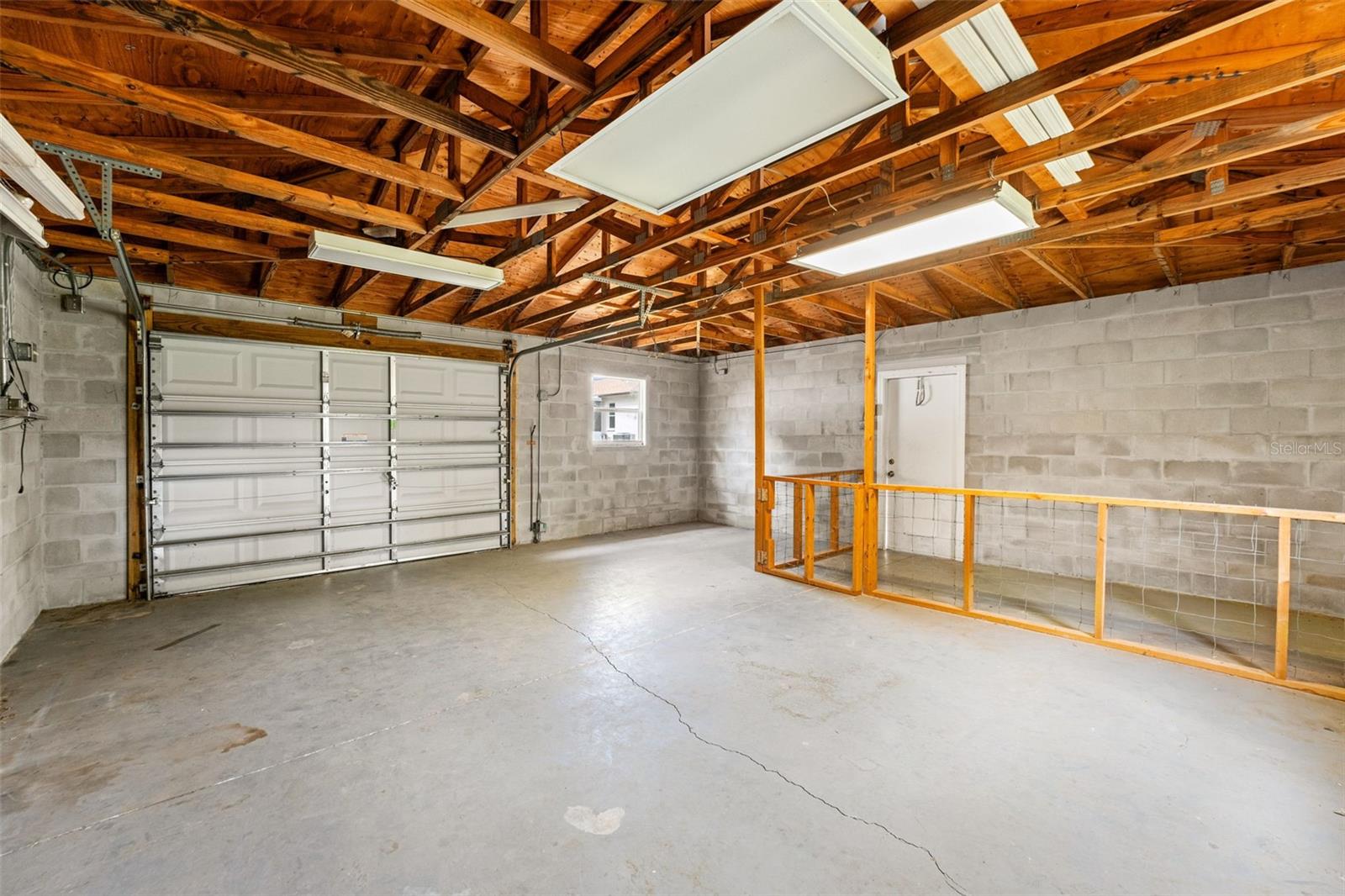 Listing photo id 7 for 5085 Bone Lane