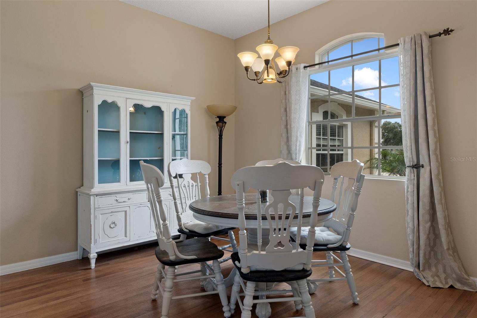 Image 10 of 59 For 9438 Lorendale Circle