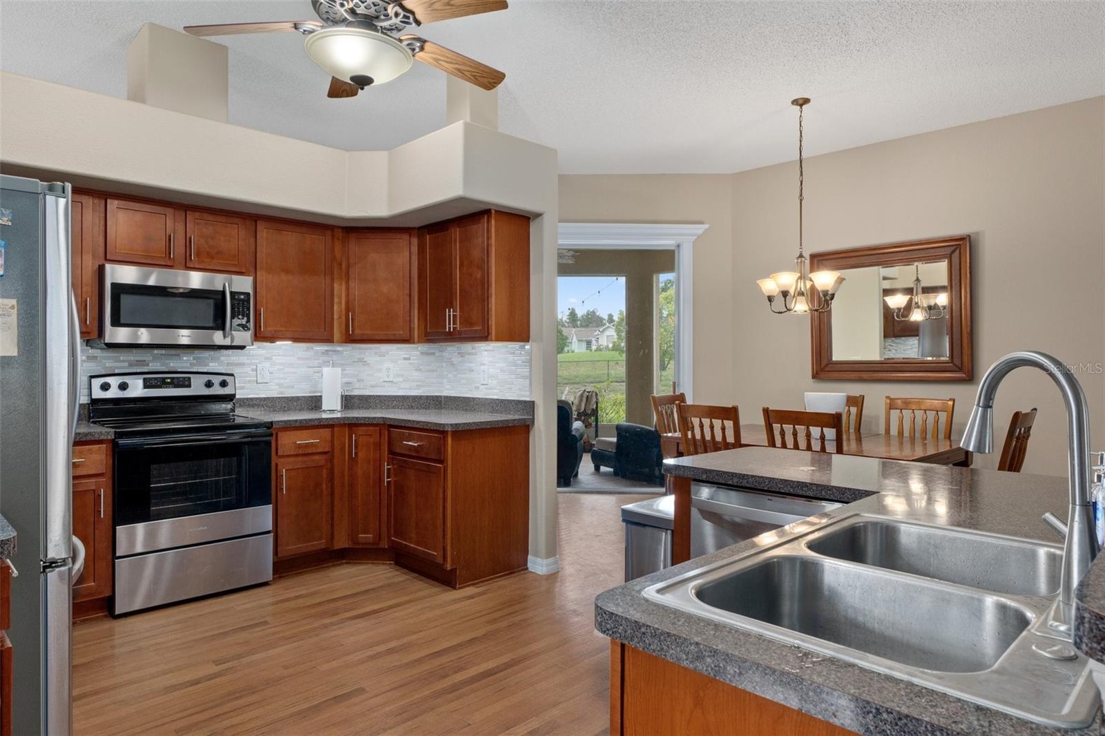 Image 12 of 59 For 9438 Lorendale Circle