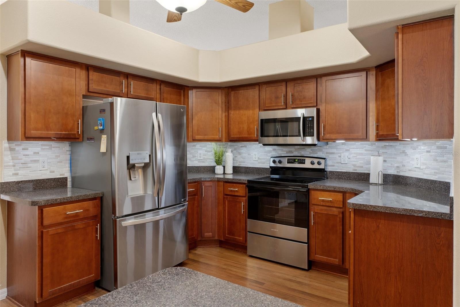 Image 14 of 59 For 9438 Lorendale Circle