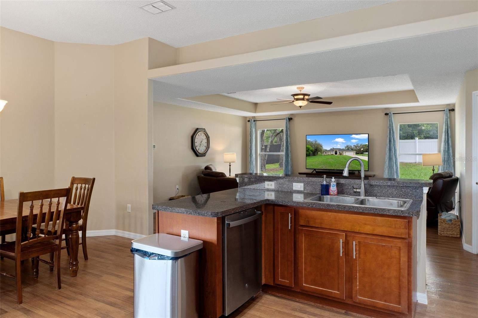 Image 15 of 59 For 9438 Lorendale Circle