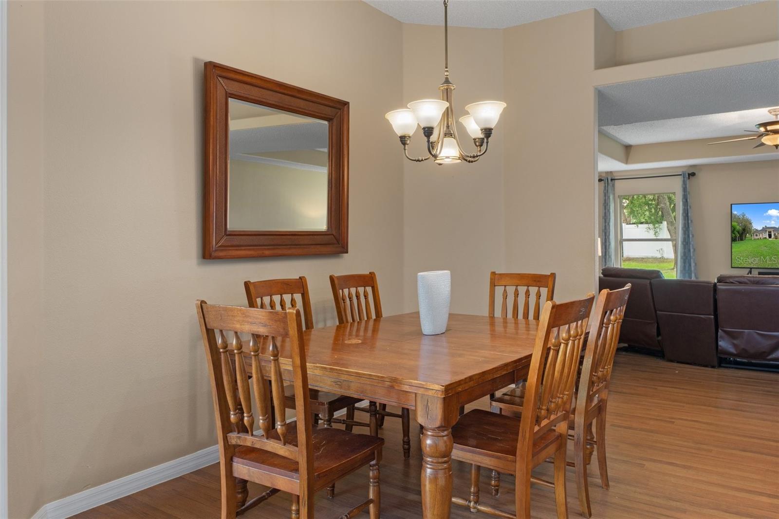 Image 17 of 59 For 9438 Lorendale Circle
