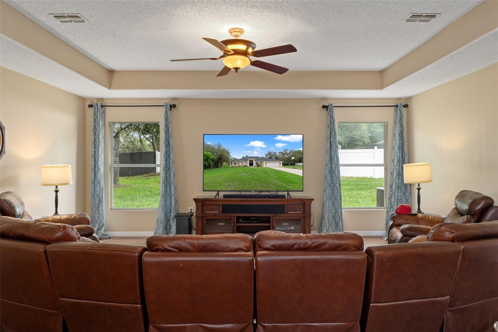 Image 18 of 59 For 9438 Lorendale Circle