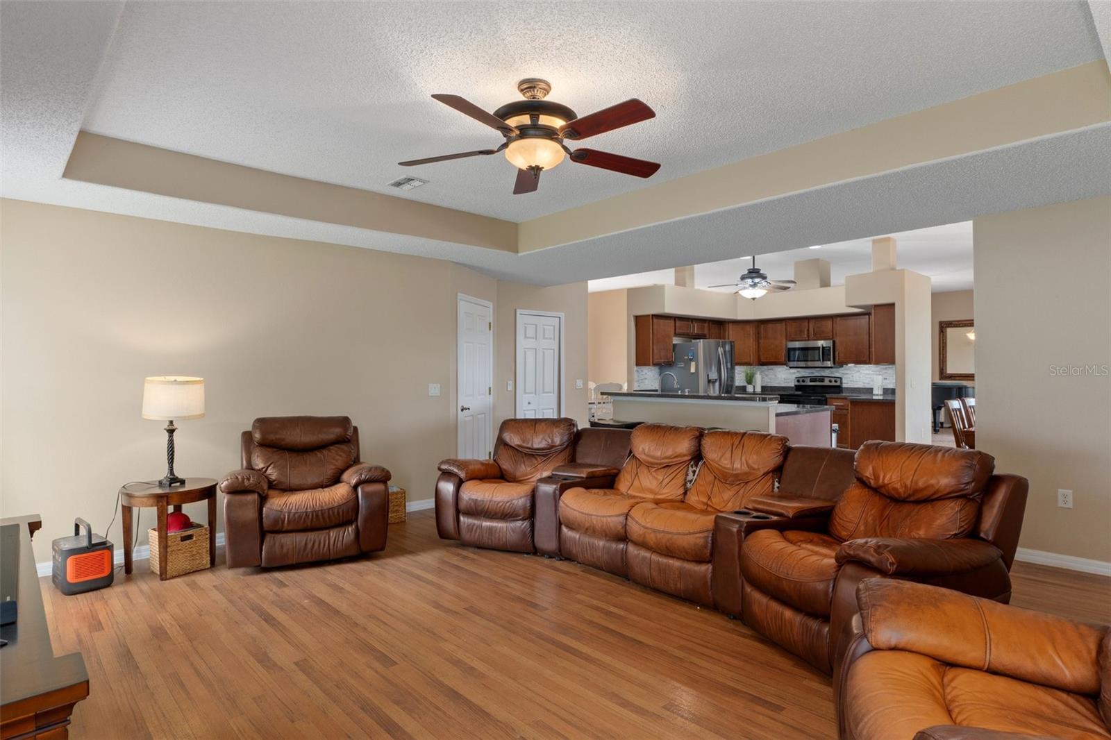 Image 20 of 59 For 9438 Lorendale Circle