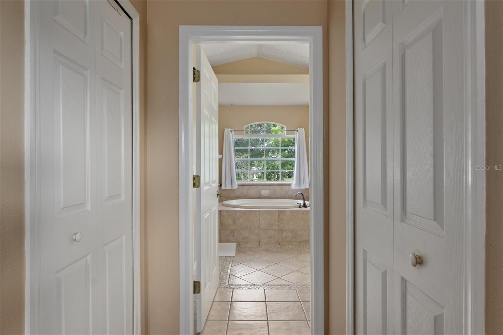 Image 24 of 59 For 9438 Lorendale Circle