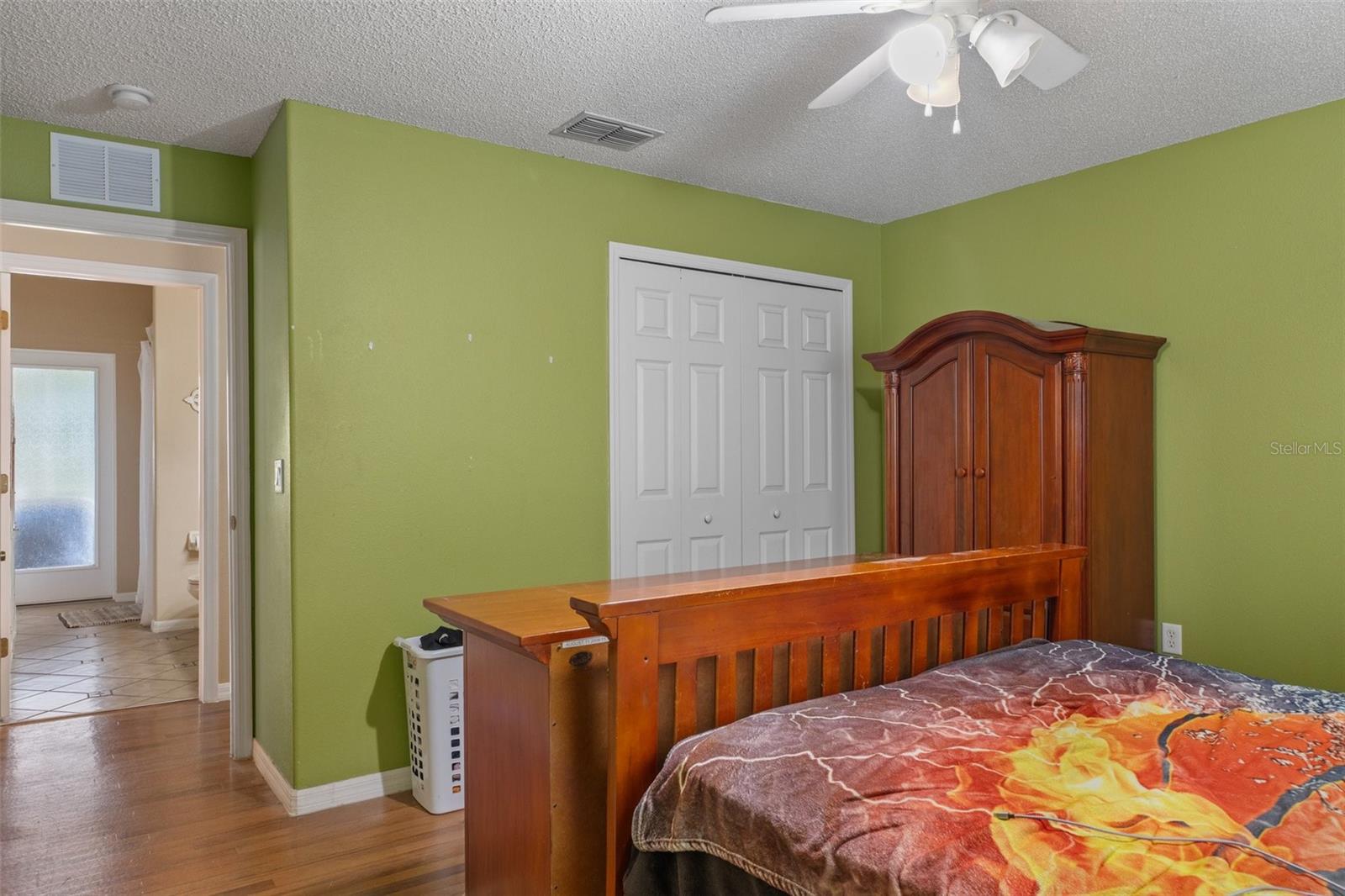 Image 31 of 59 For 9438 Lorendale Circle