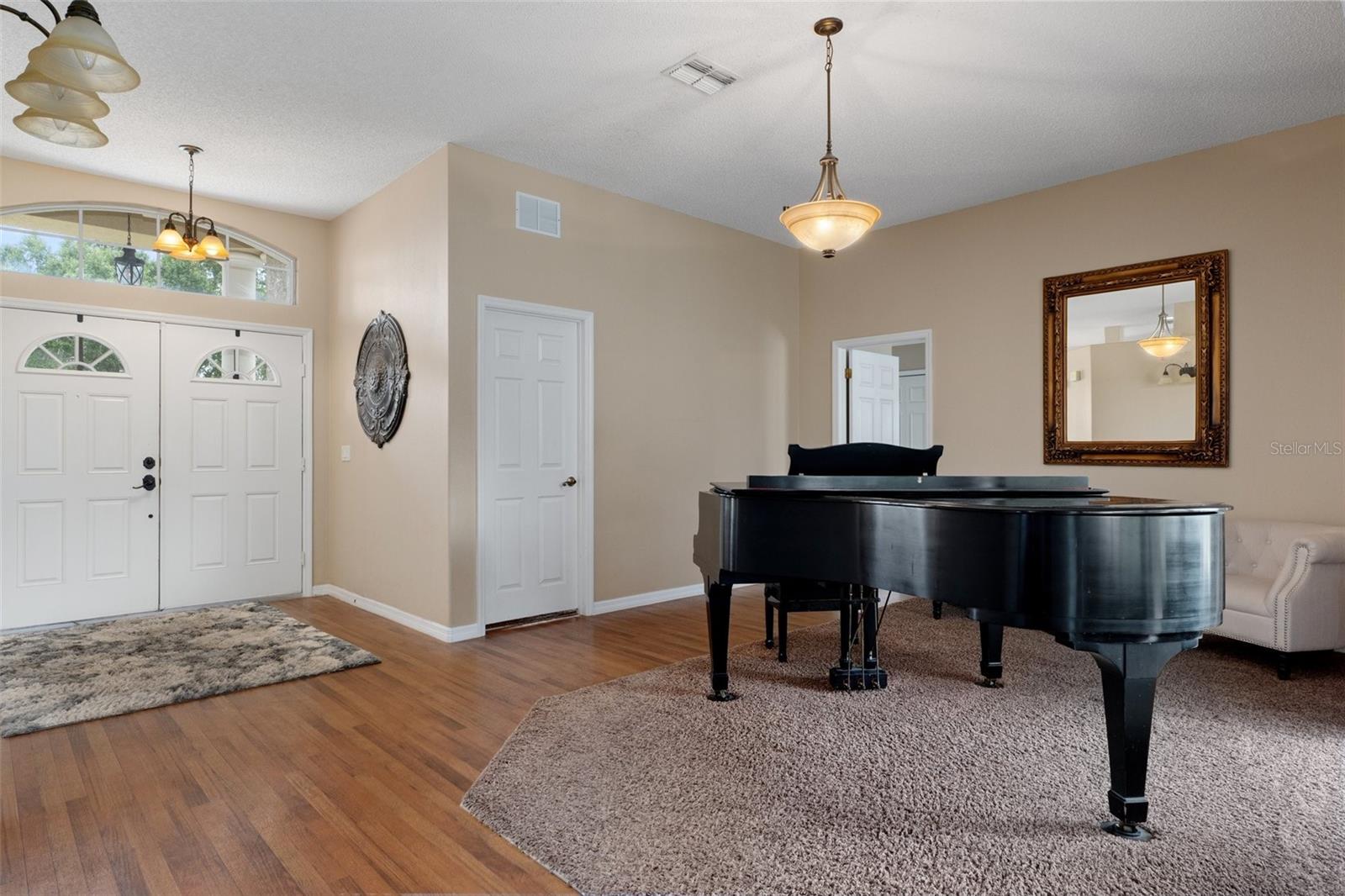 Image 7 of 59 For 9438 Lorendale Circle