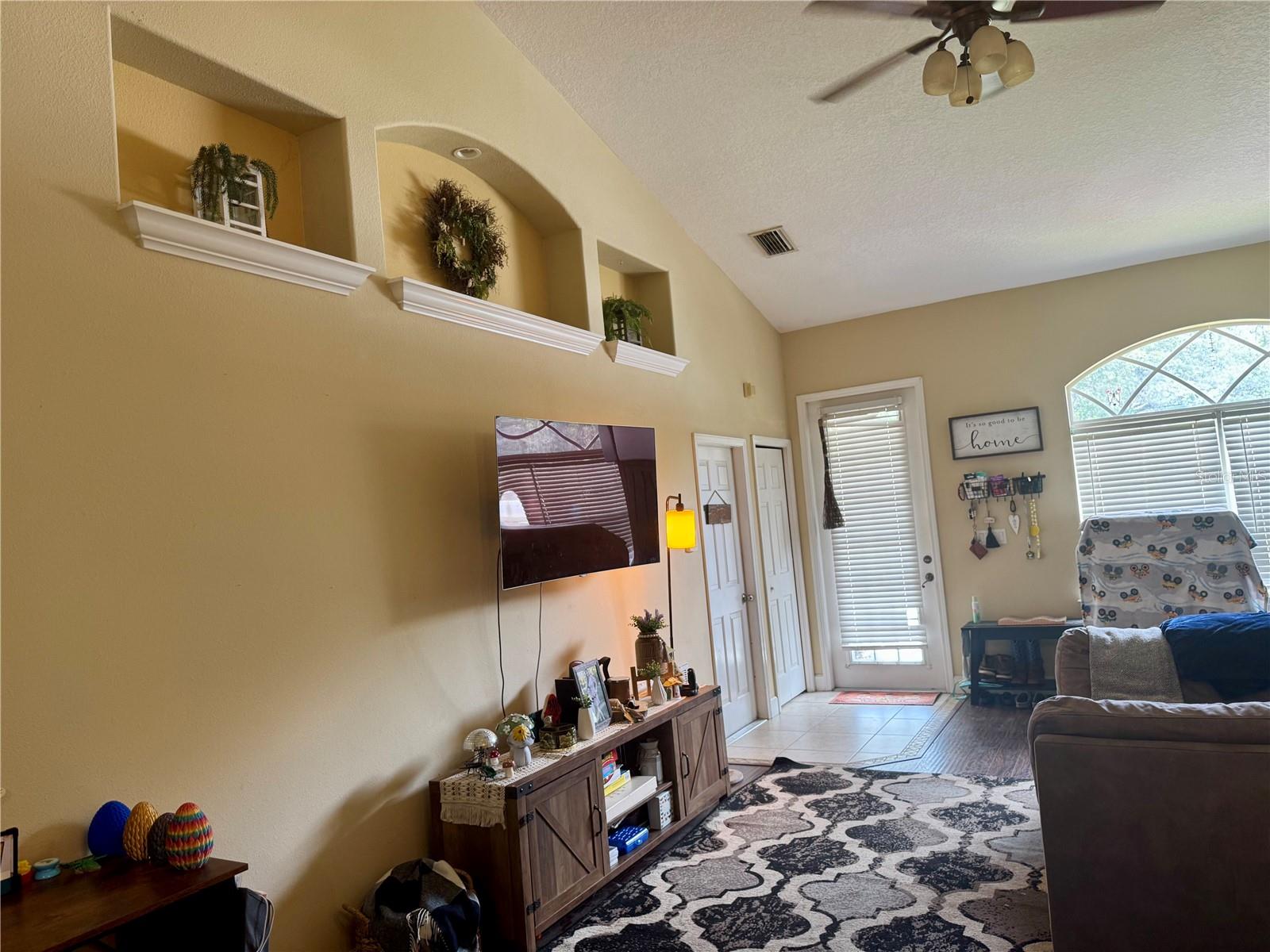 Image 6 of 16 For 7987 - 7989 Pinehurst Drive