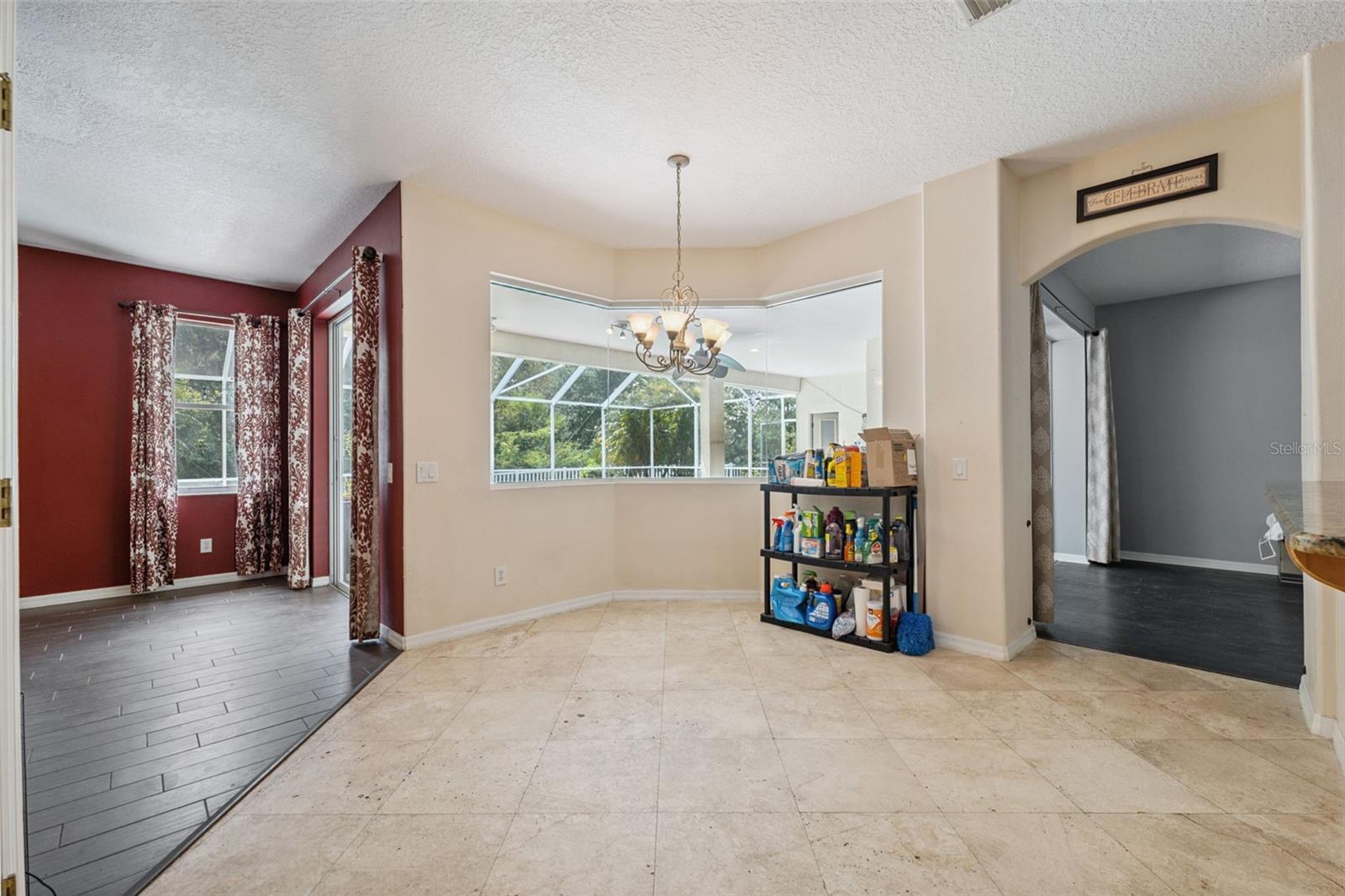 Listing photo id 11 for 3109 Ashmonte Drive
