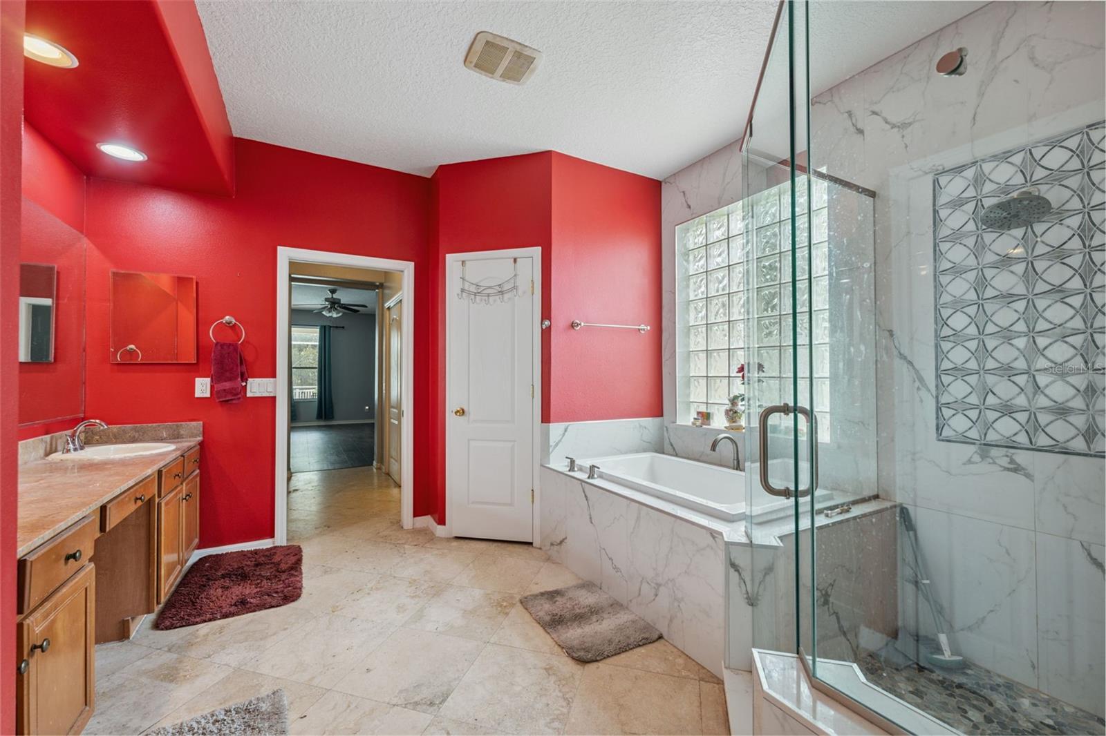 Listing photo id 14 for 3109 Ashmonte Drive