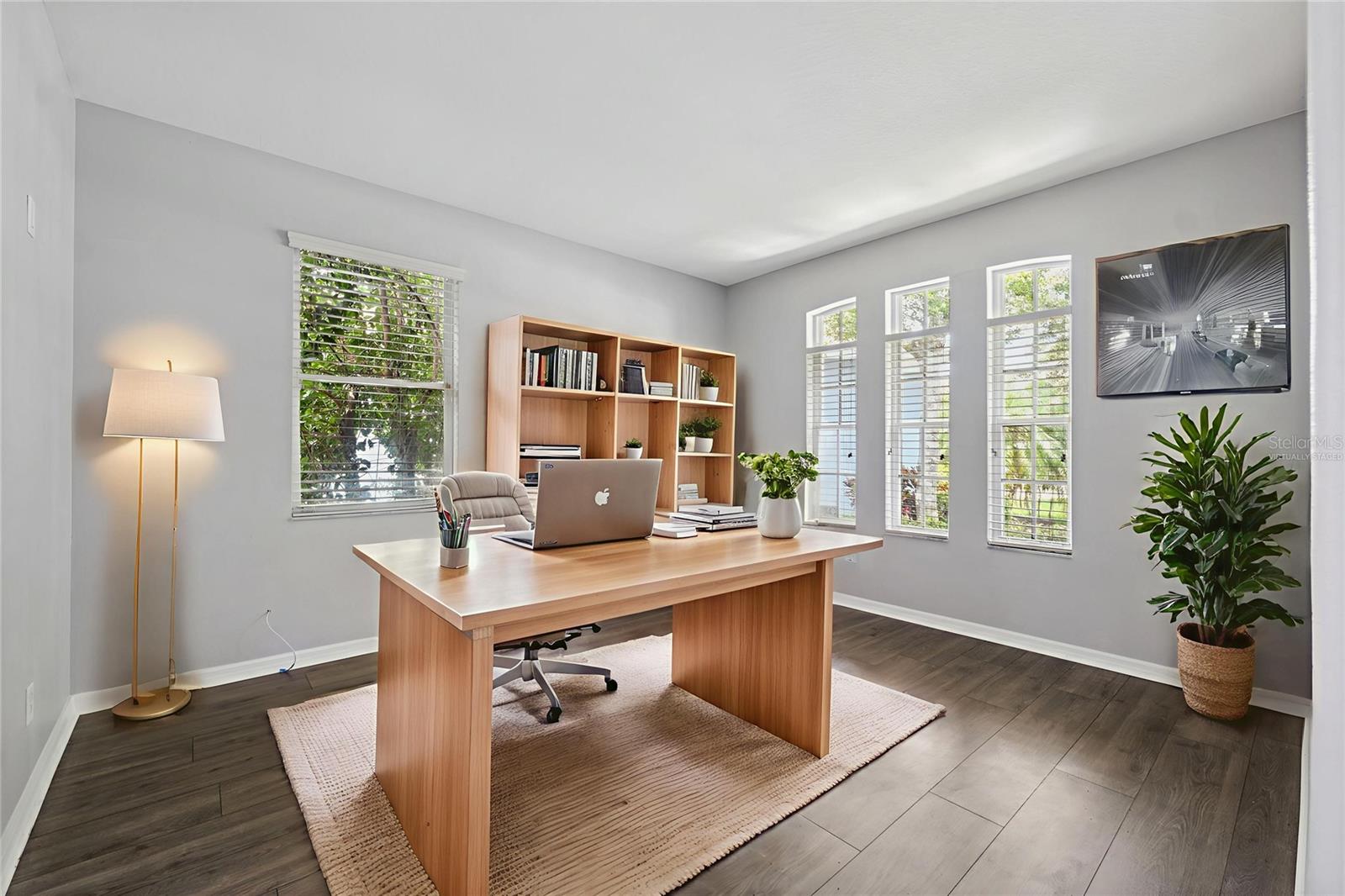 Listing photo id 16 for 3109 Ashmonte Drive