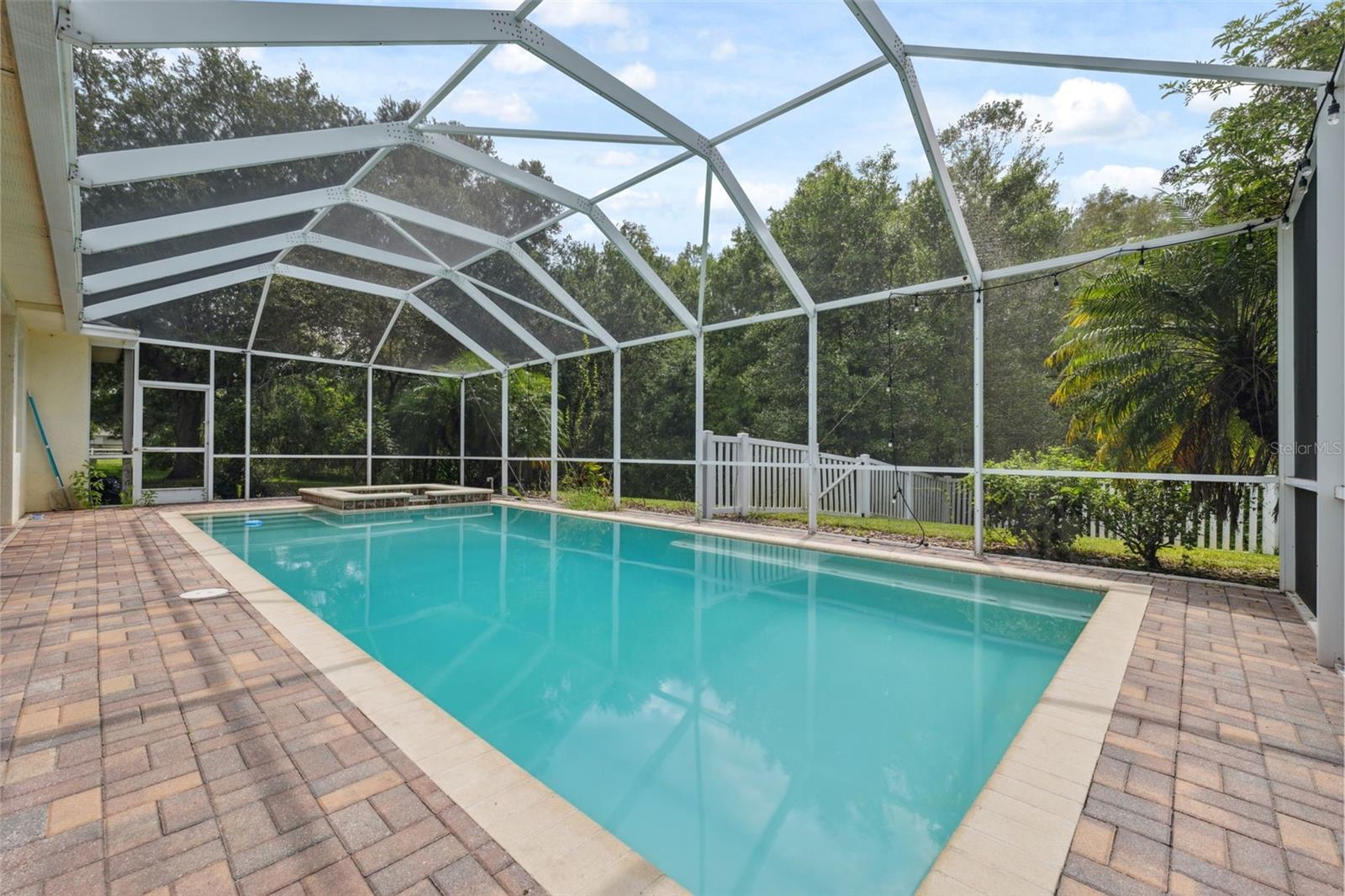 Listing photo id 31 for 3109 Ashmonte Drive