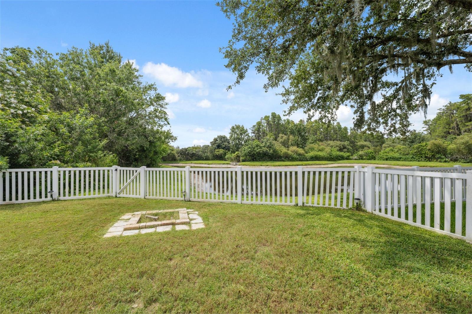 Listing photo id 35 for 3109 Ashmonte Drive