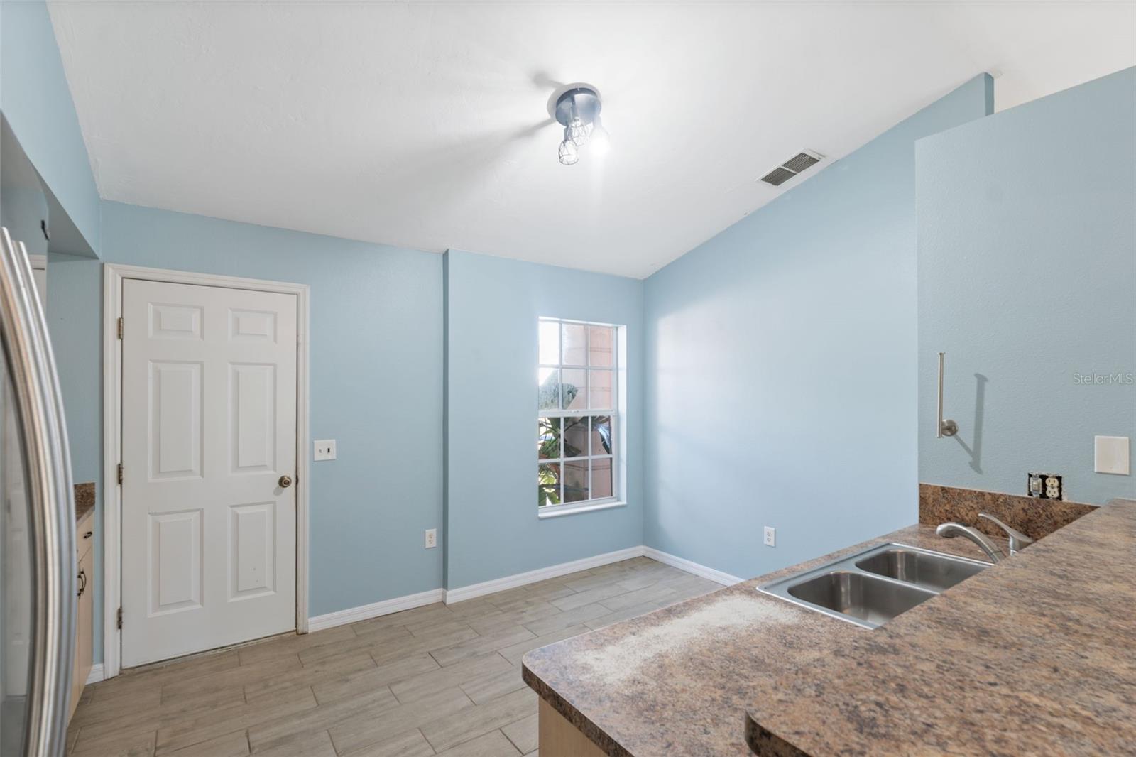 Image 18 of 35 For 7464 Cherokee Trail