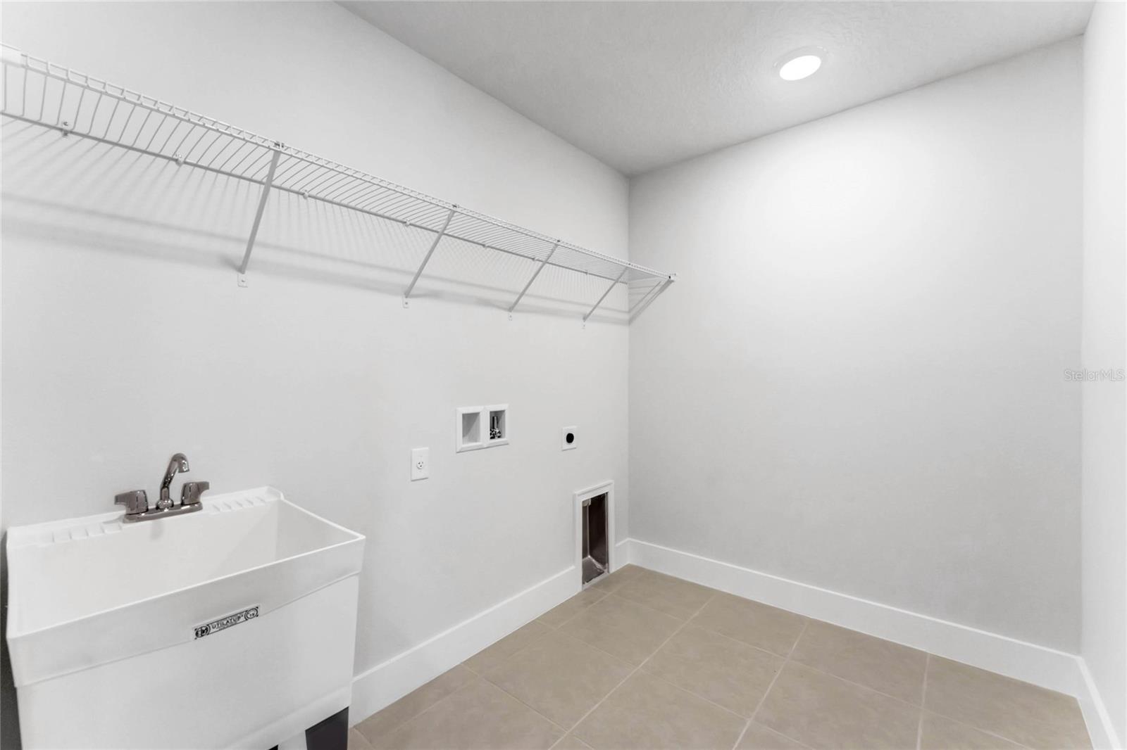 Image 4 of 13 For 6927 Five Oaks Drive