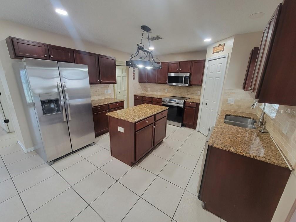 Image 10 of 33 For 11410 Elgin Boulevard