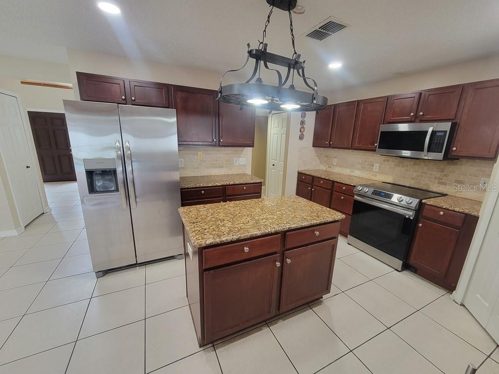 Image 11 of 33 For 11410 Elgin Boulevard