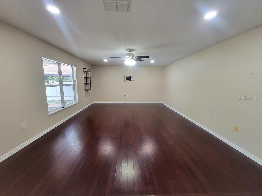 Image 8 of 33 For 11410 Elgin Boulevard
