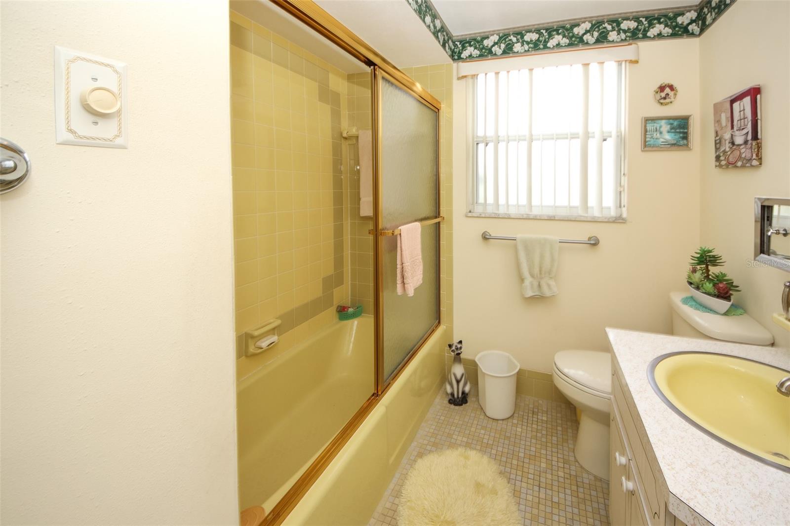 Image 12 of 25 For 10638 Oak Hill Drive