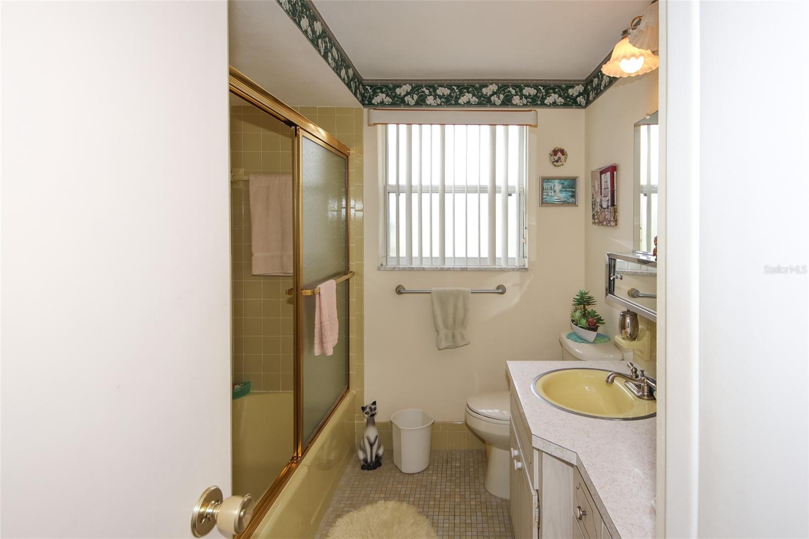 Image 16 of 25 For 10638 Oak Hill Drive