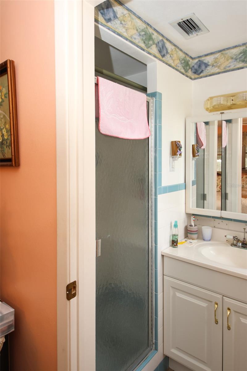 Image 18 of 25 For 10638 Oak Hill Drive
