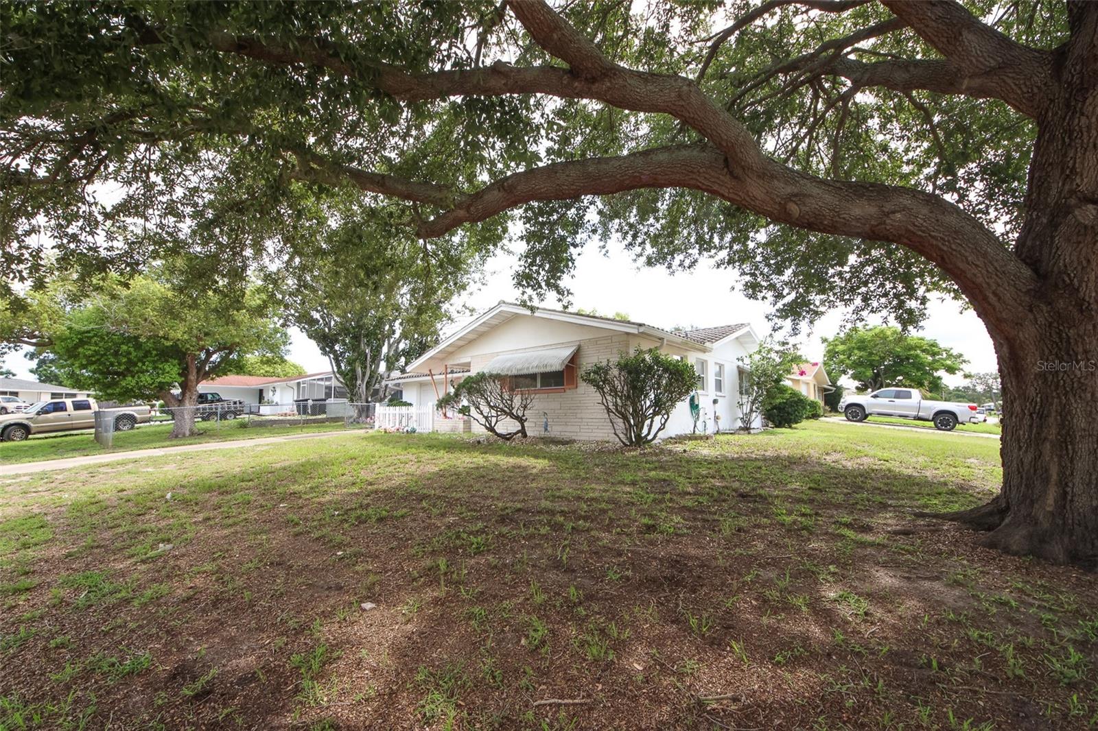 Image 2 of 25 For 10638 Oak Hill Drive