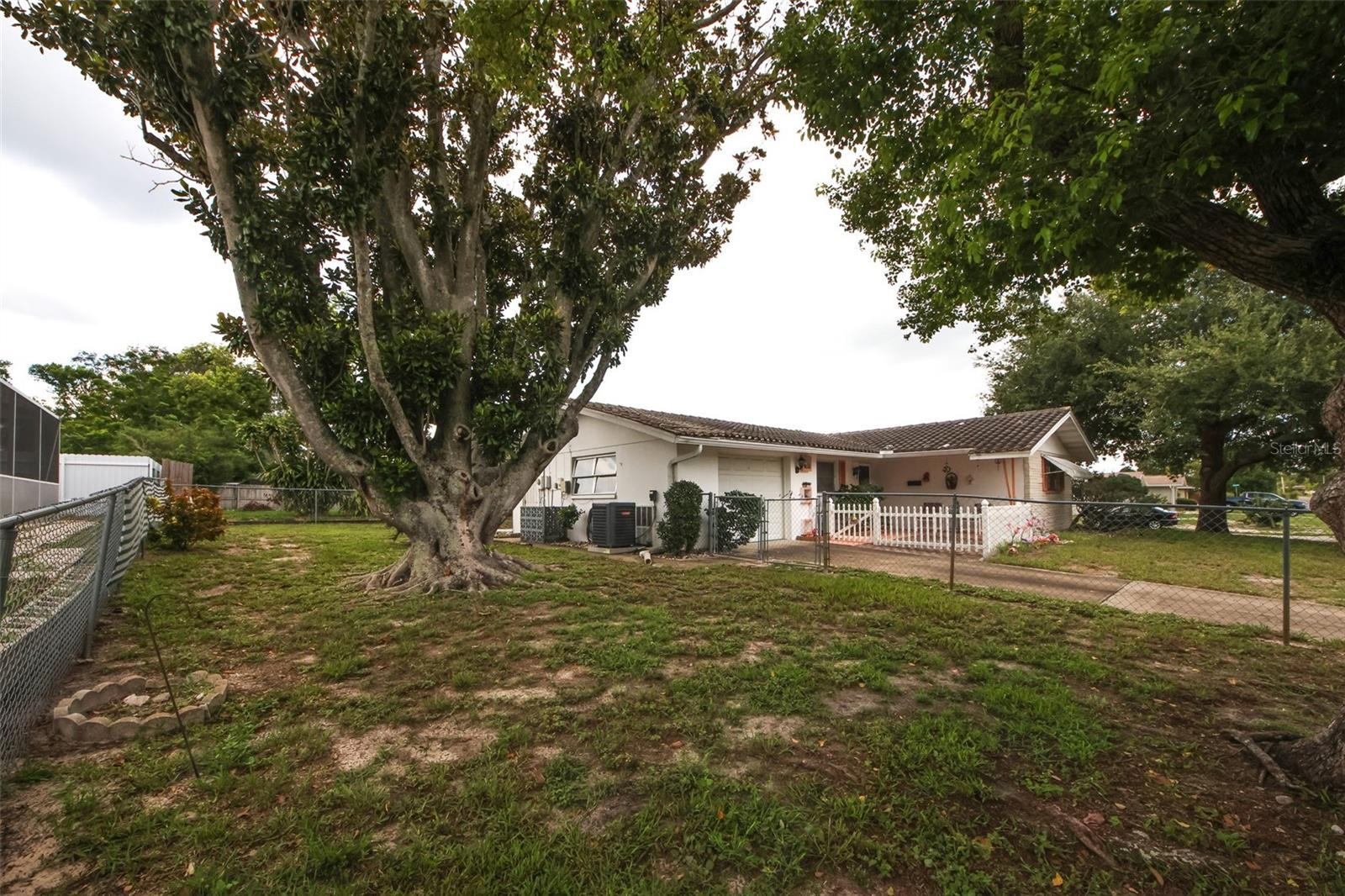 Image 3 of 25 For 10638 Oak Hill Drive