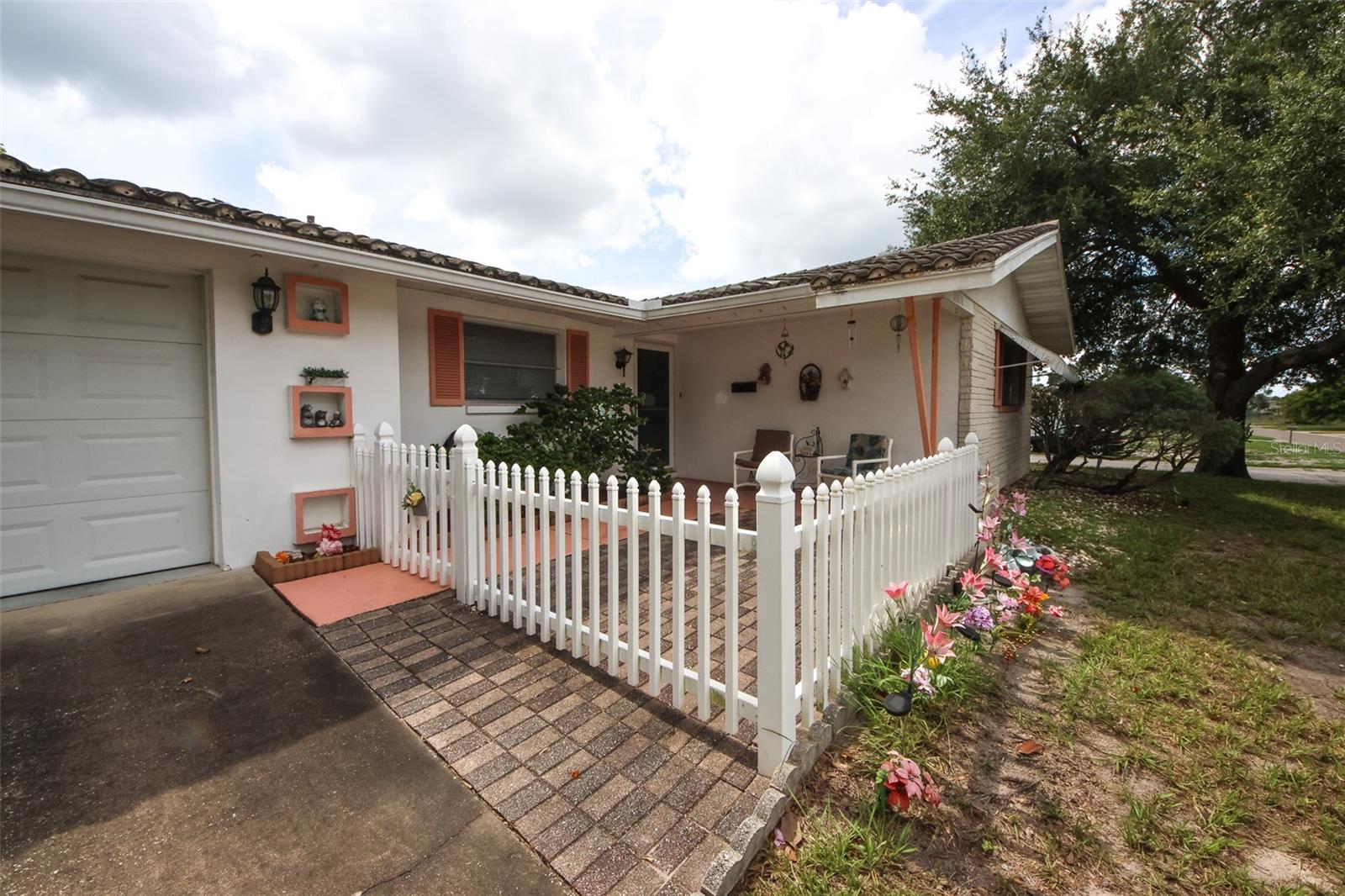Image 4 of 25 For 10638 Oak Hill Drive