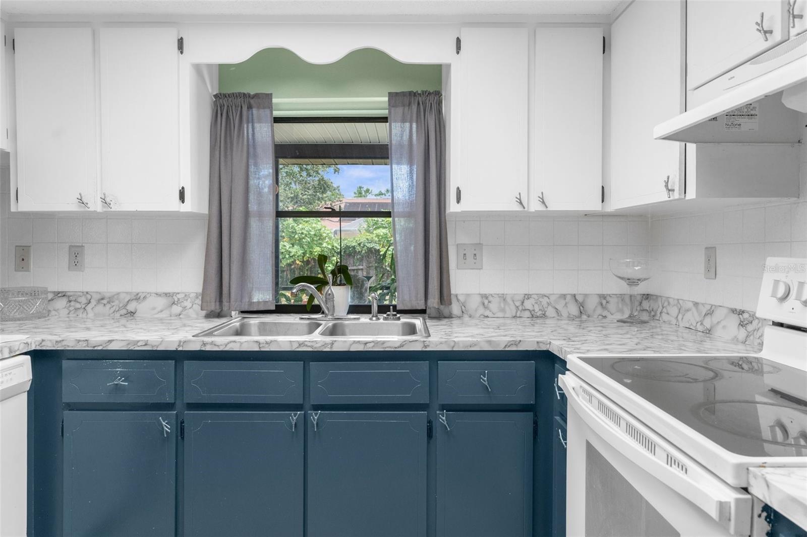 Image 7 of 26 For 10163 Spring Hill Drive
