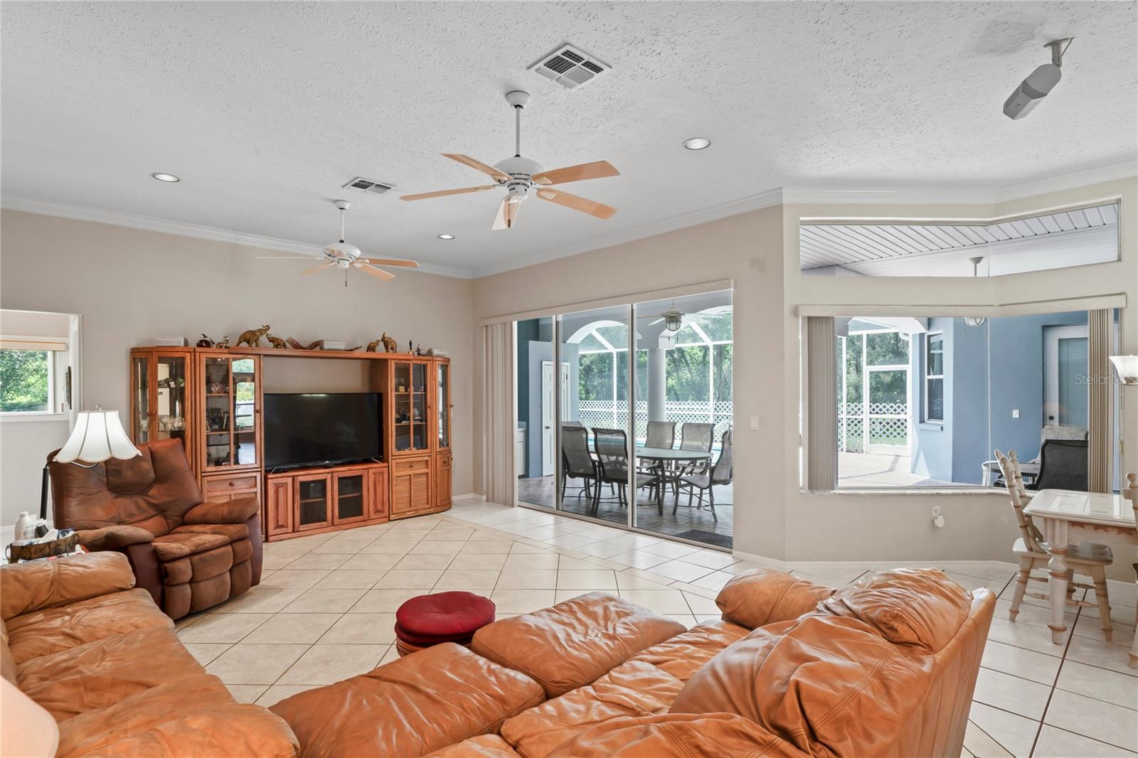 Image 21 of 81 For 18905 Bascomb Lane
