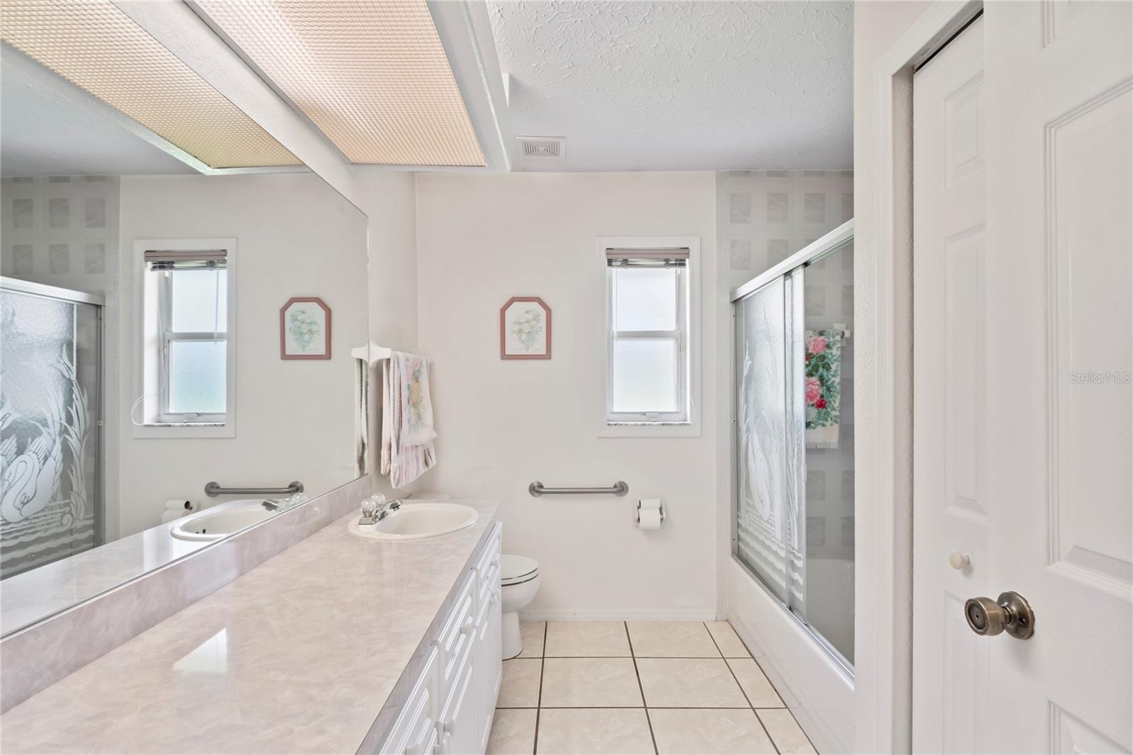 Image 36 of 81 For 18905 Bascomb Lane