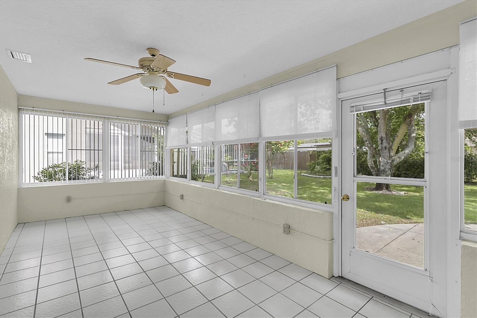 Listing photo id 8 for 3183 Coronet Court