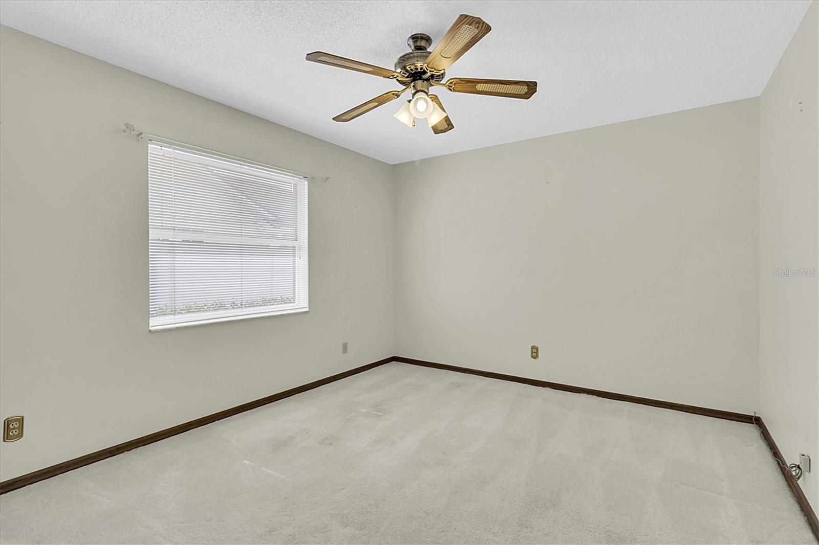Listing photo id 10 for 3183 Coronet Court