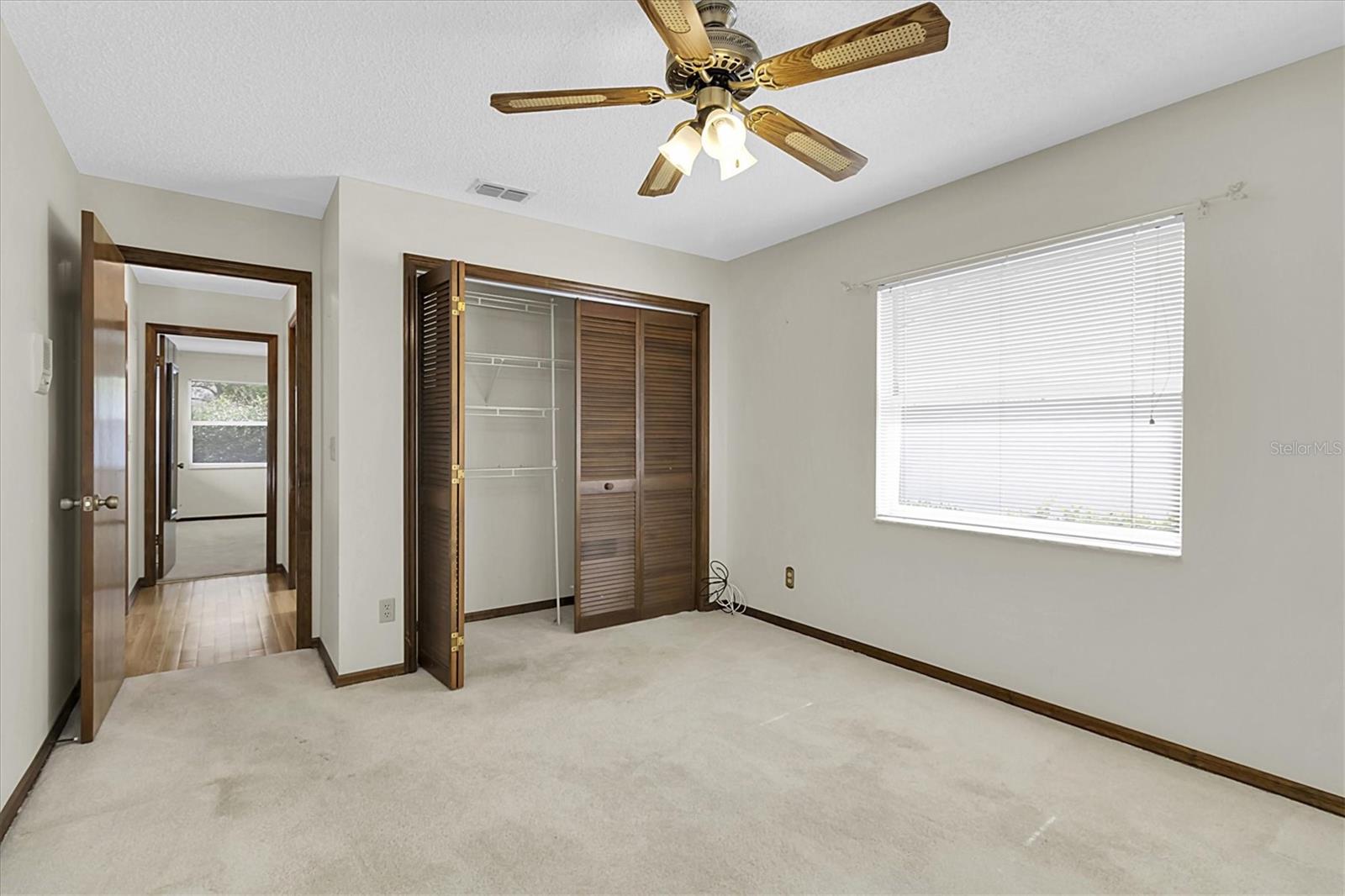 Listing photo id 11 for 3183 Coronet Court