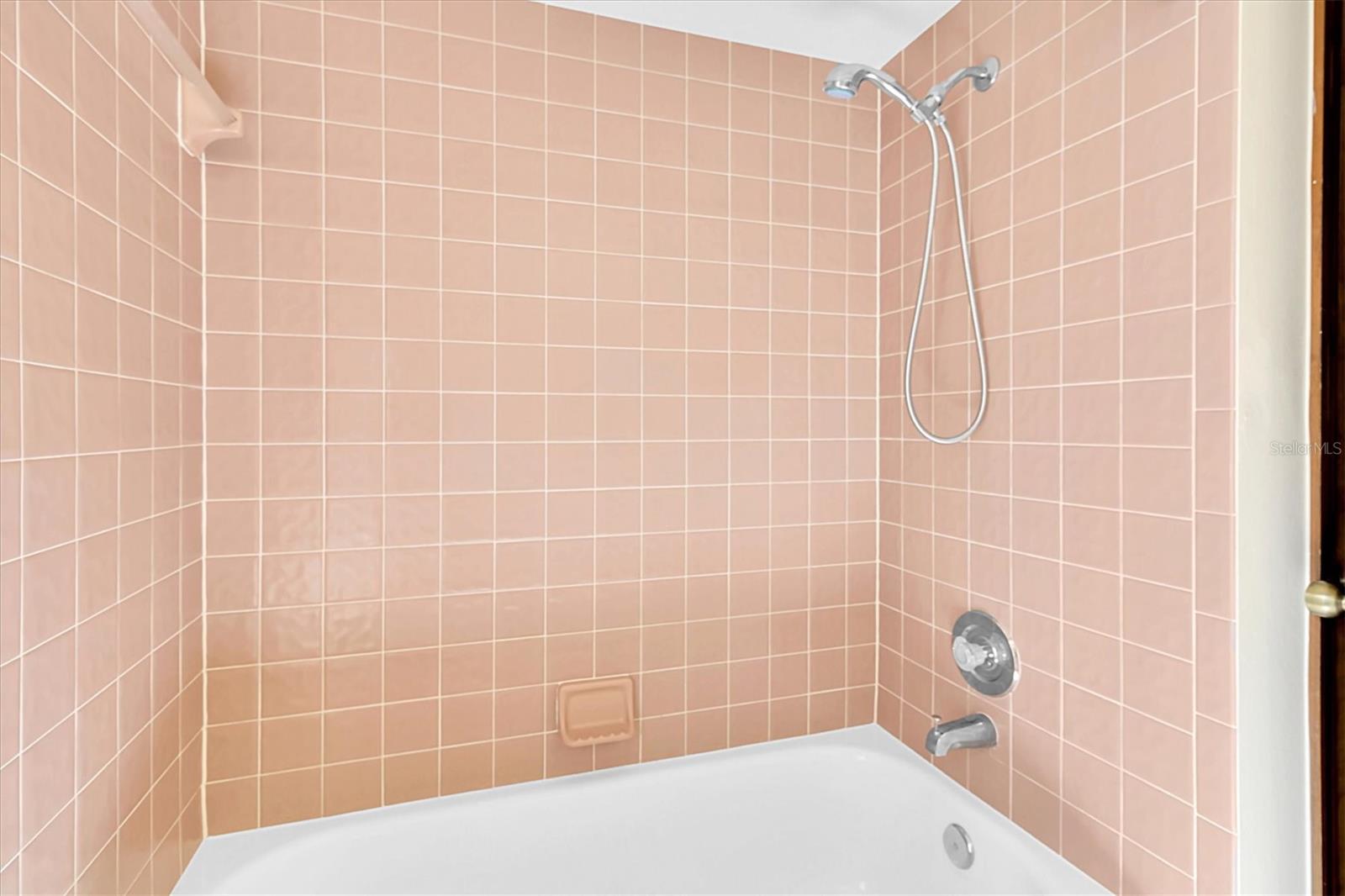 Listing photo id 13 for 3183 Coronet Court