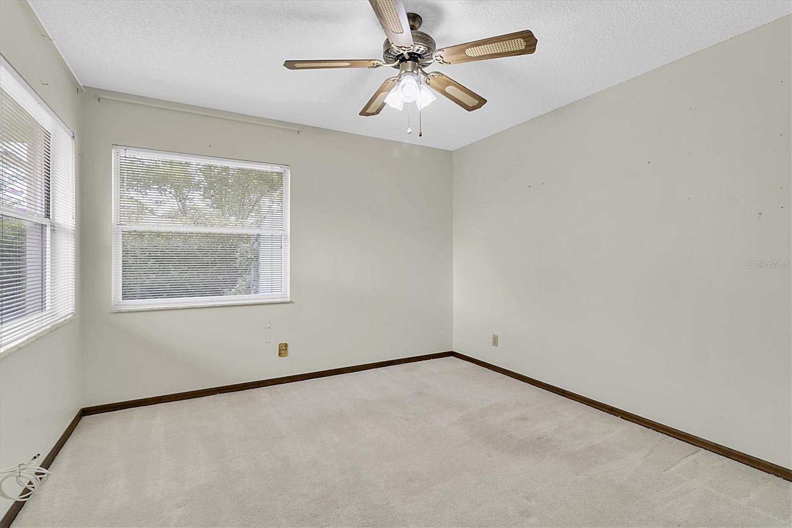 Listing photo id 14 for 3183 Coronet Court