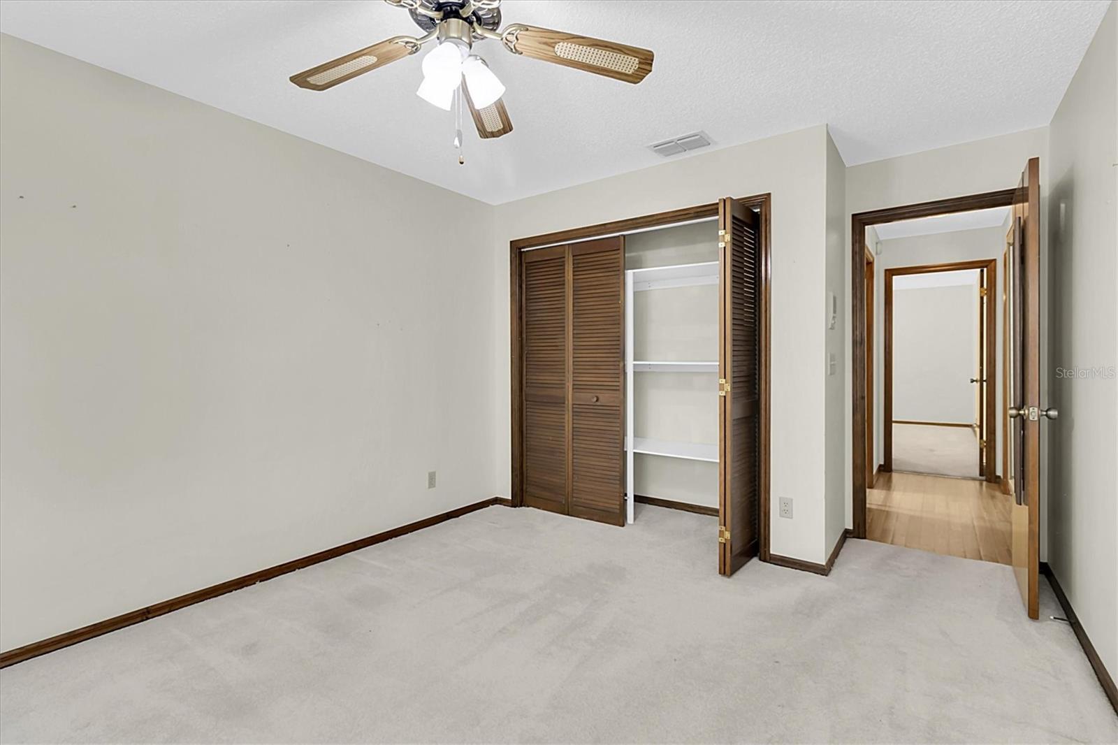 Listing photo id 15 for 3183 Coronet Court