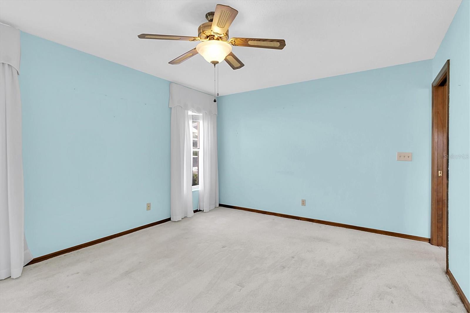 Listing photo id 17 for 3183 Coronet Court