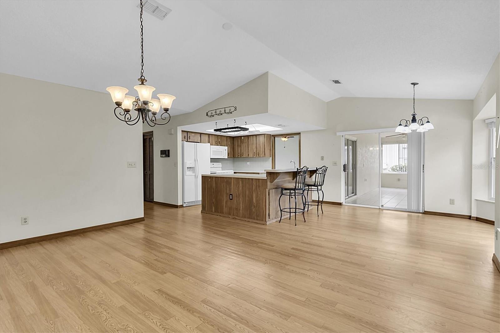 Listing photo id 0 for 3183 Coronet Court