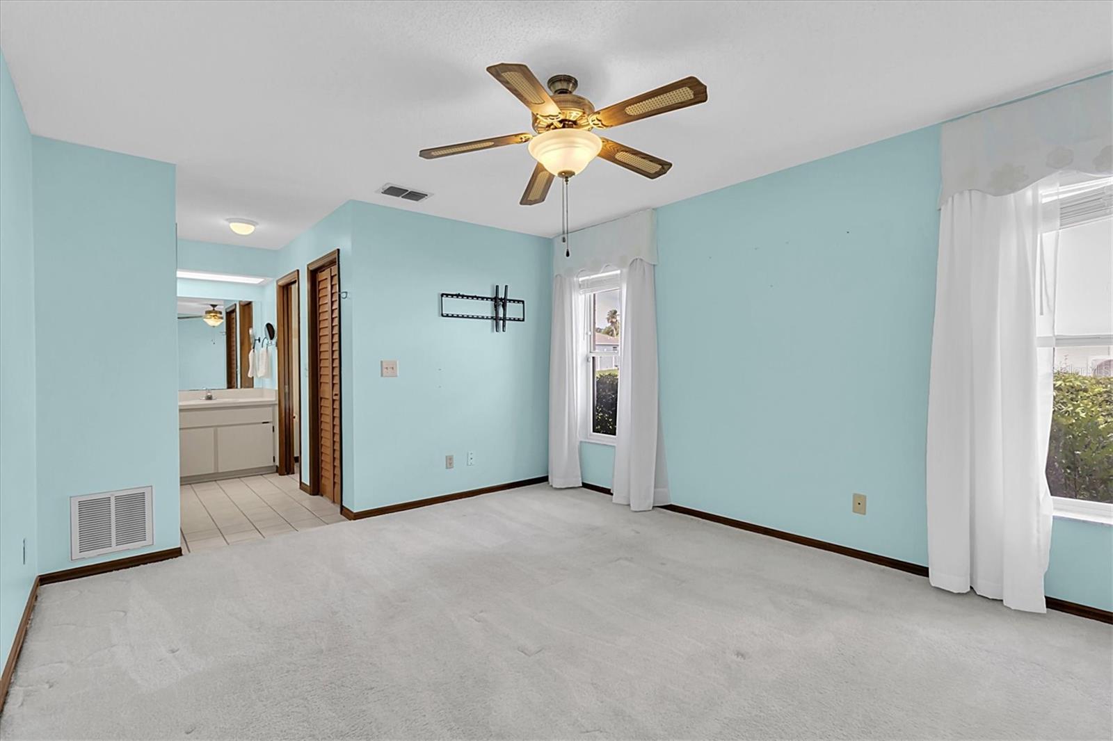 Listing photo id 21 for 3183 Coronet Court