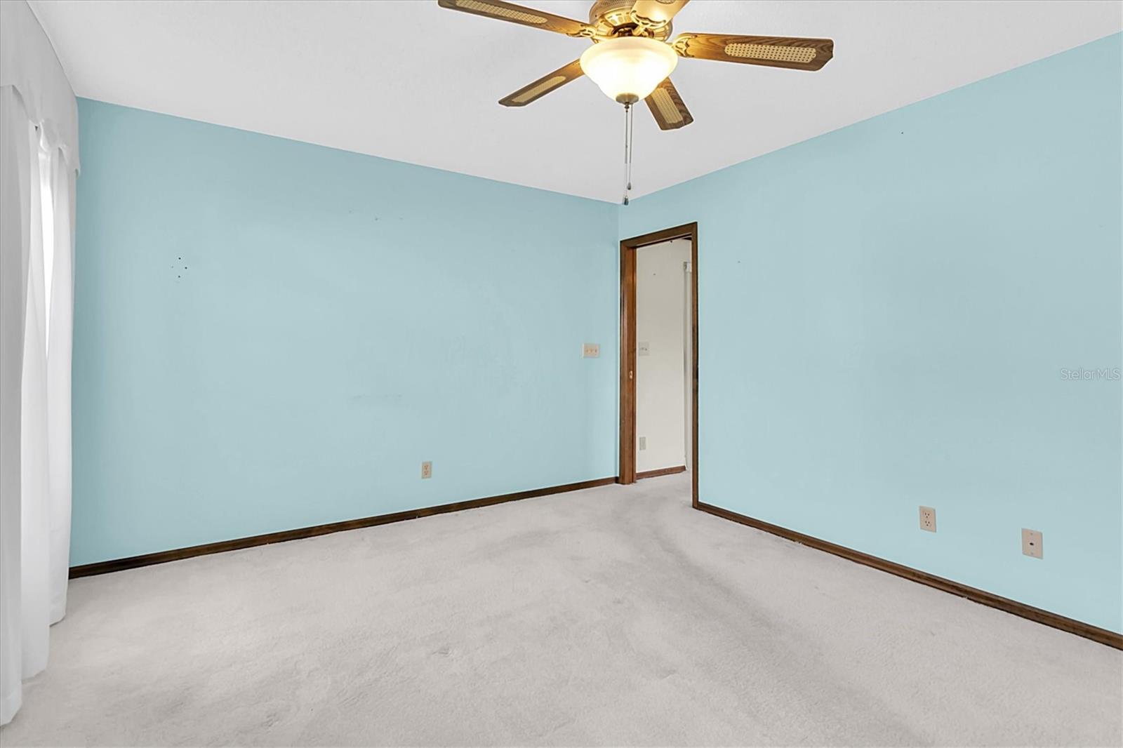 Listing photo id 22 for 3183 Coronet Court